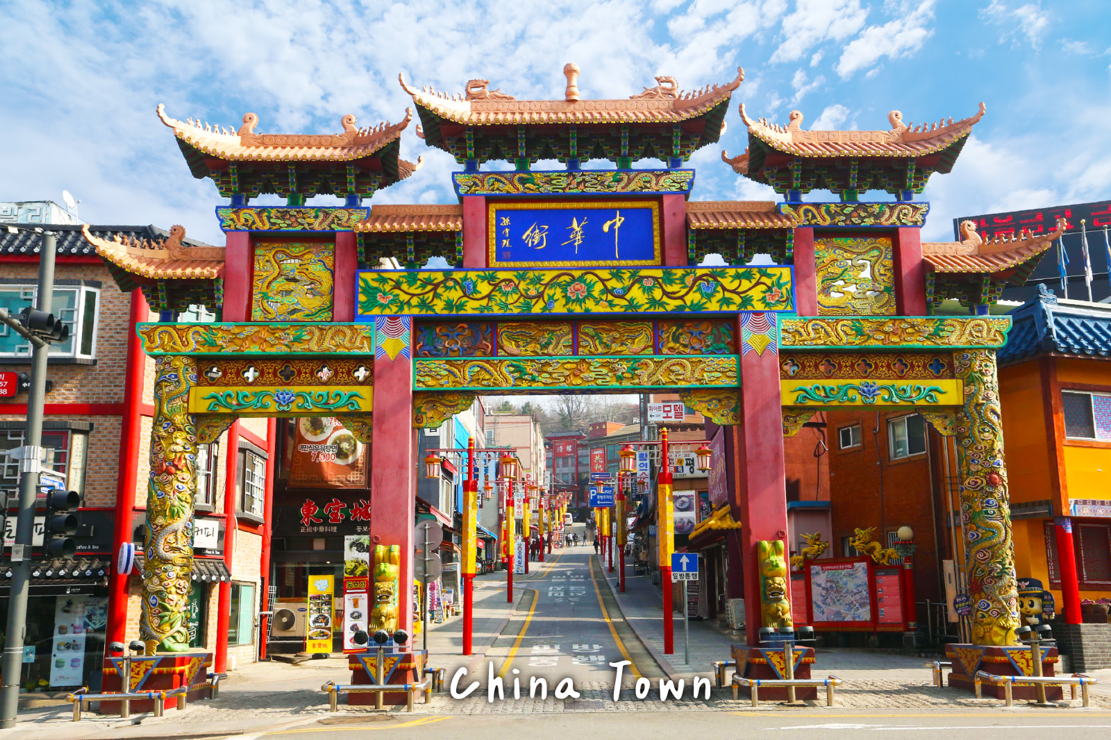 走訪仁川唐人街,感受韓國歷史最悠久的中國城,沉浸在迷人的文化風情與美食饗宴中。這裡的招牌菜是炸醬麵,是遊客不容錯過的美味。 走訪仁川唐人街,感受韓國歷史最悠久的中國城,沉浸在迷人的文化風情與美食饗宴中。這裡的招牌菜是炸醬麵,是遊客不容錯過的美味。