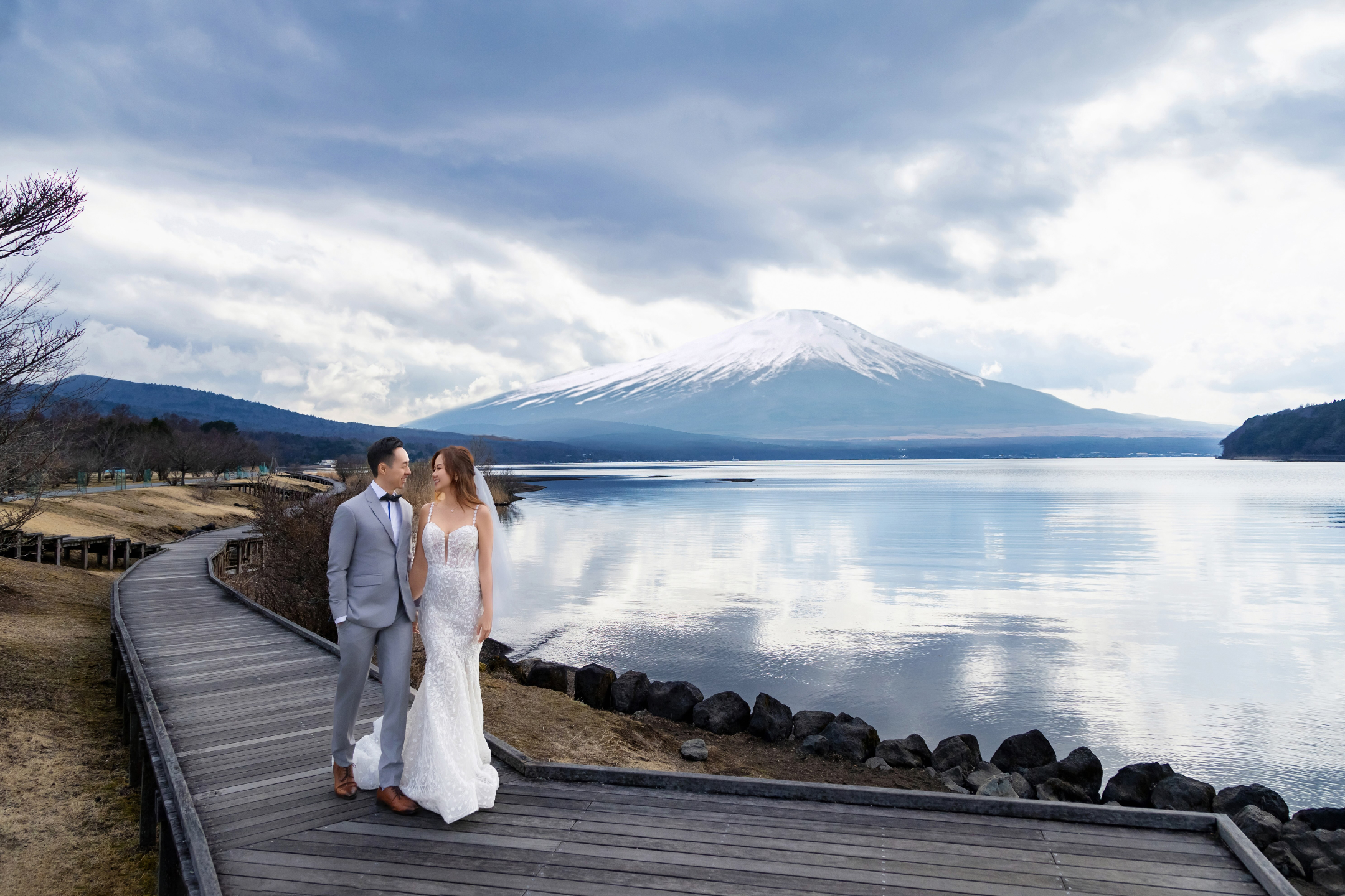 山中湖交流廣場KIRARA - 視野開闊的湖畔區域，可欣賞富士山全景
