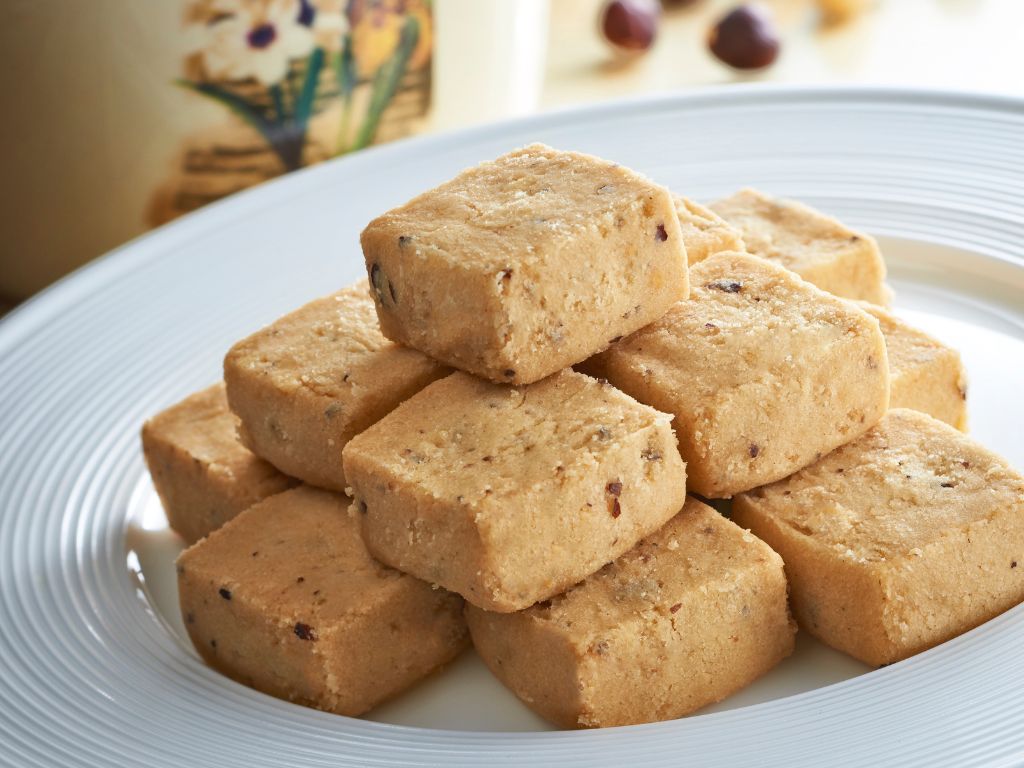 這款餅乾擁有濃郁的榛果香氣和奶油般的美味，是許多家庭的必備零食！請注意，這些人氣餅乾很快就會被一掃而空！