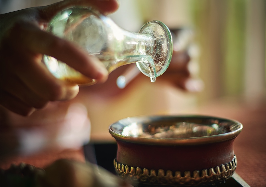 享受CHI, The Spa的招牌馬來西亞式活力按摩，專門為找回身體活力所設計