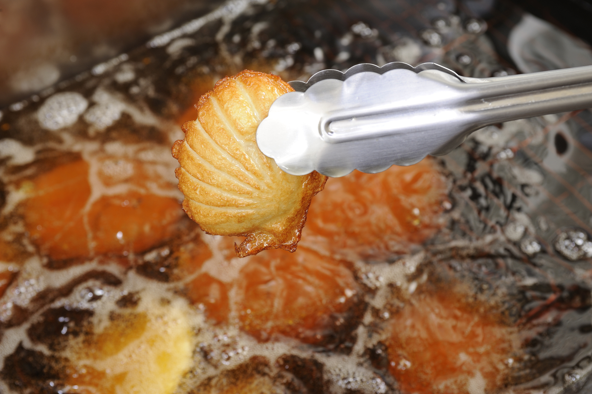 出塚水産：使用在面對鄂霍次克海的紋別漁港捕撈的鱈魚等當地新鮮魚類，並直接從市場進貨的新鮮蔬菜，通過工匠技藝製作魚板