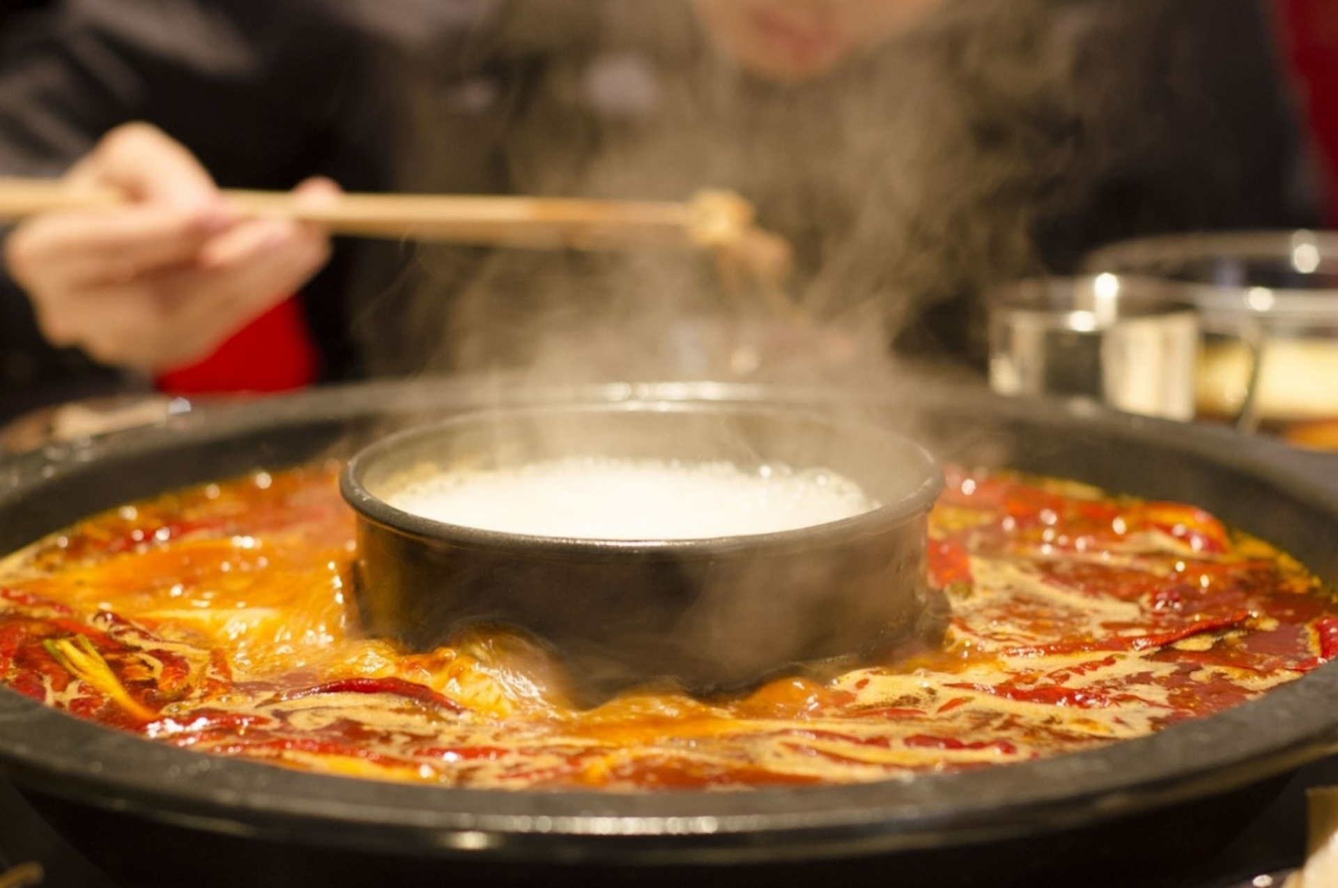 探訪米其林大廚，欣賞市井火鍋秀_Eatwith