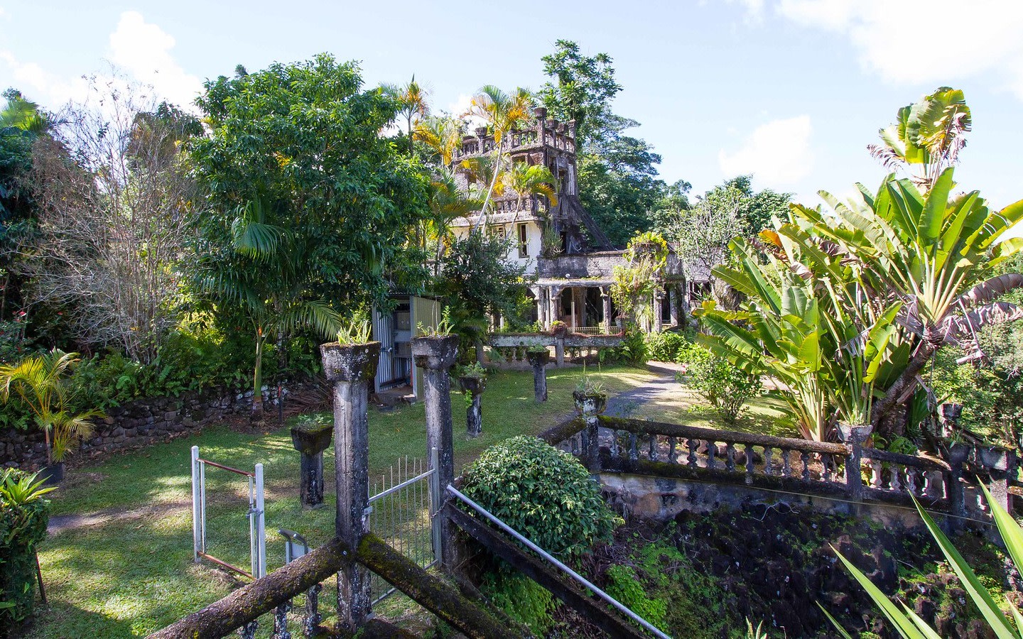 Cairns Paronella Park Sky City & Glow Worm Tour