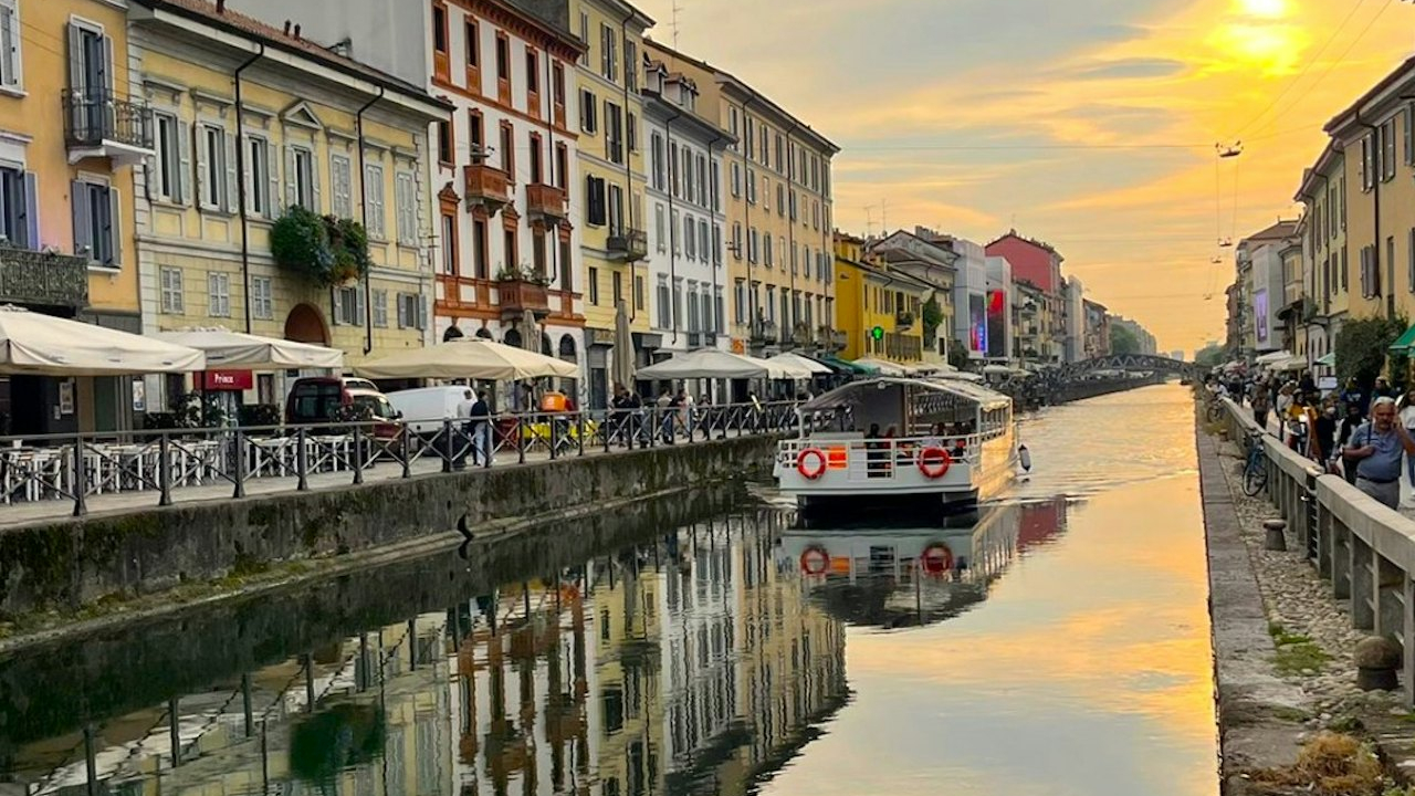 Aperitif by boat experience in Navigli
