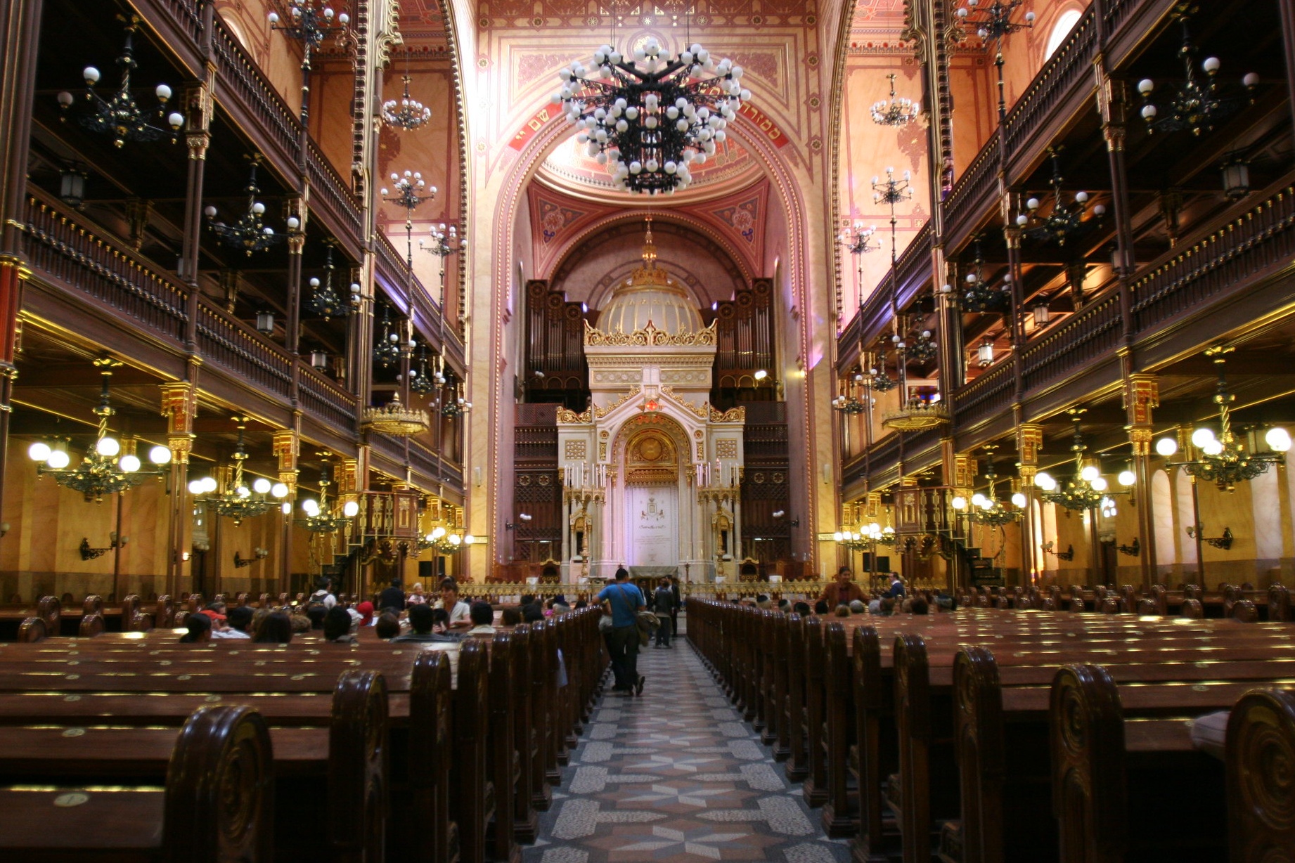 Jewish Heritage Guided Tour with Synagogue Ticket in Budapest