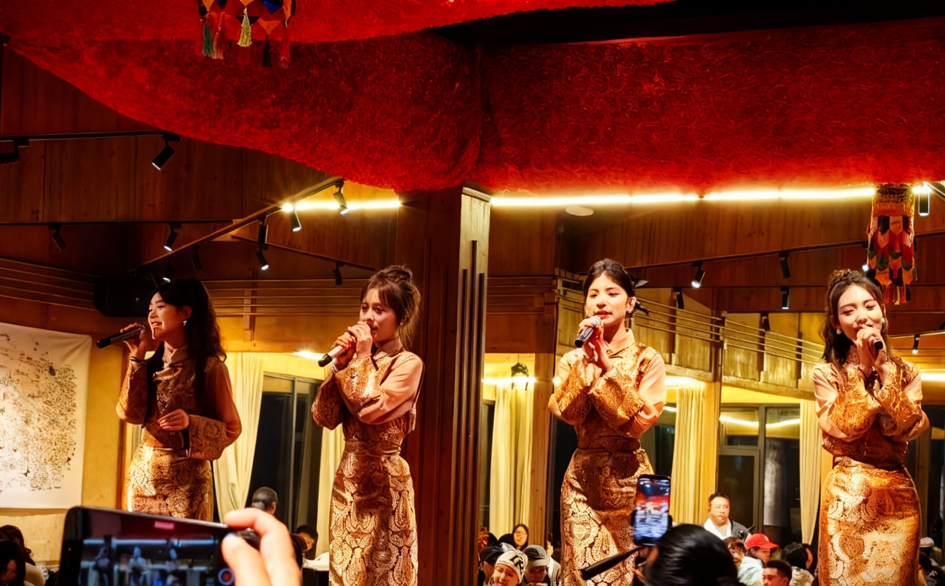 Immersive Tibetan Song and Dance Performance + Ethnic Tibetan Meal in Xinduqiao, Sichuan