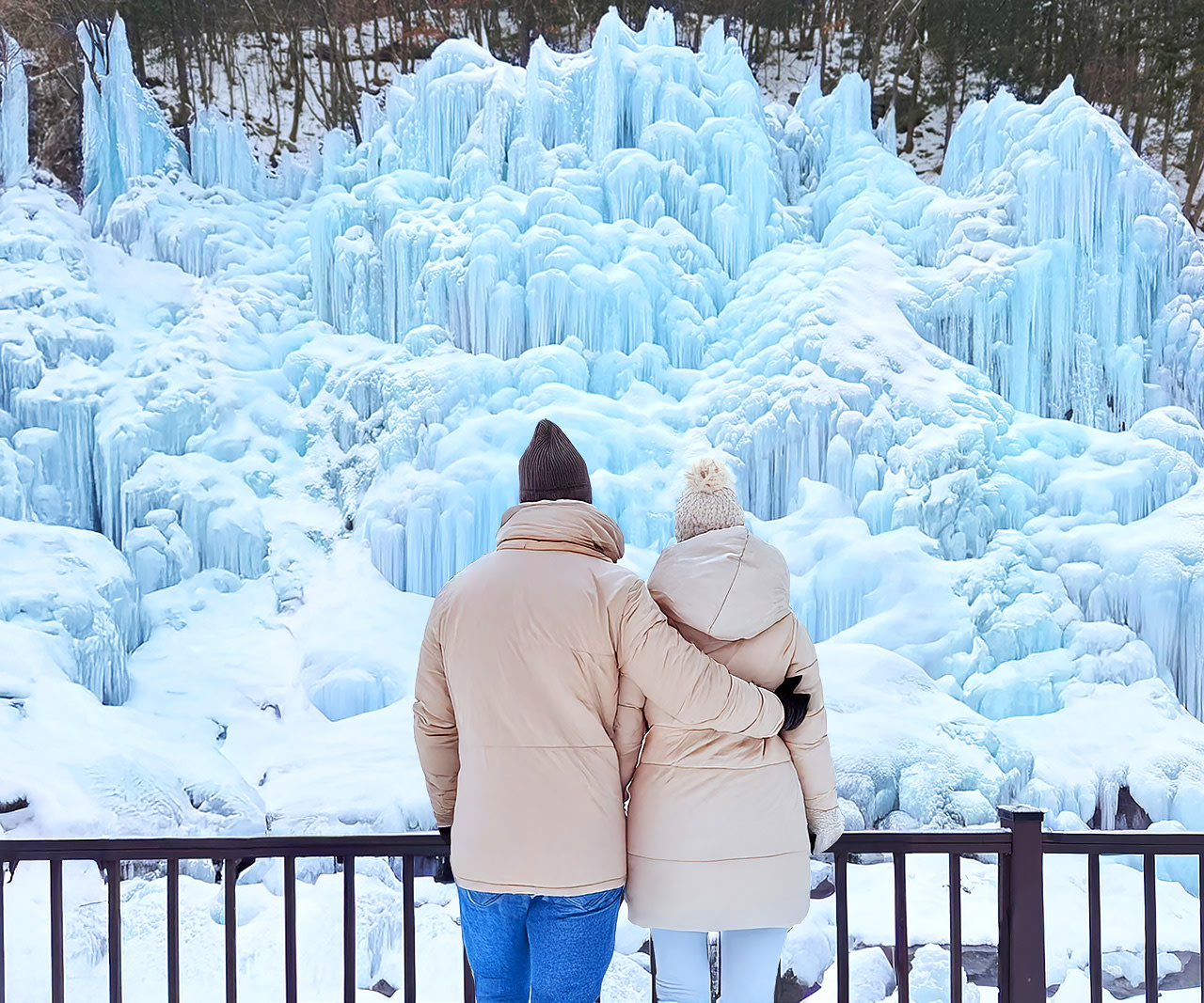 Winter Day Tour: Seorak Frozen Town & Strawberry Picking & Snow Sled