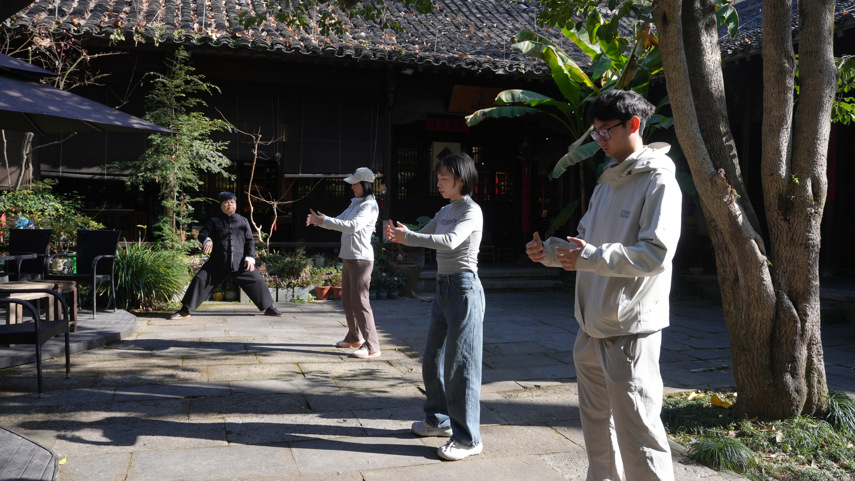 A half-day tour experiencing Chinese martial arts Tai Chi, tea tasting, and a city walk through the ancient streets.