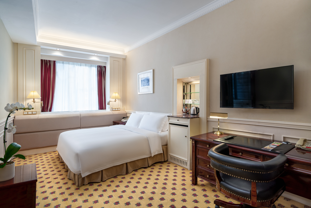 Deluxe king bed room