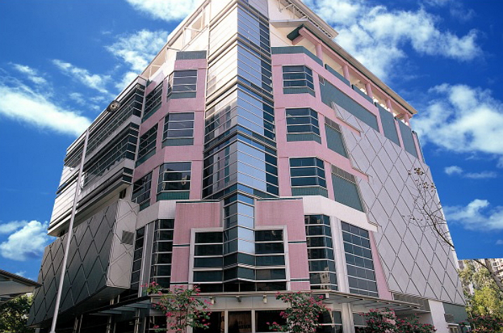 香港無處不旅遊-春日合家歡樂親子遊(酒店自助餐， 參觀薄扶林牧場， 香港電影資料館， 「東岸板道」