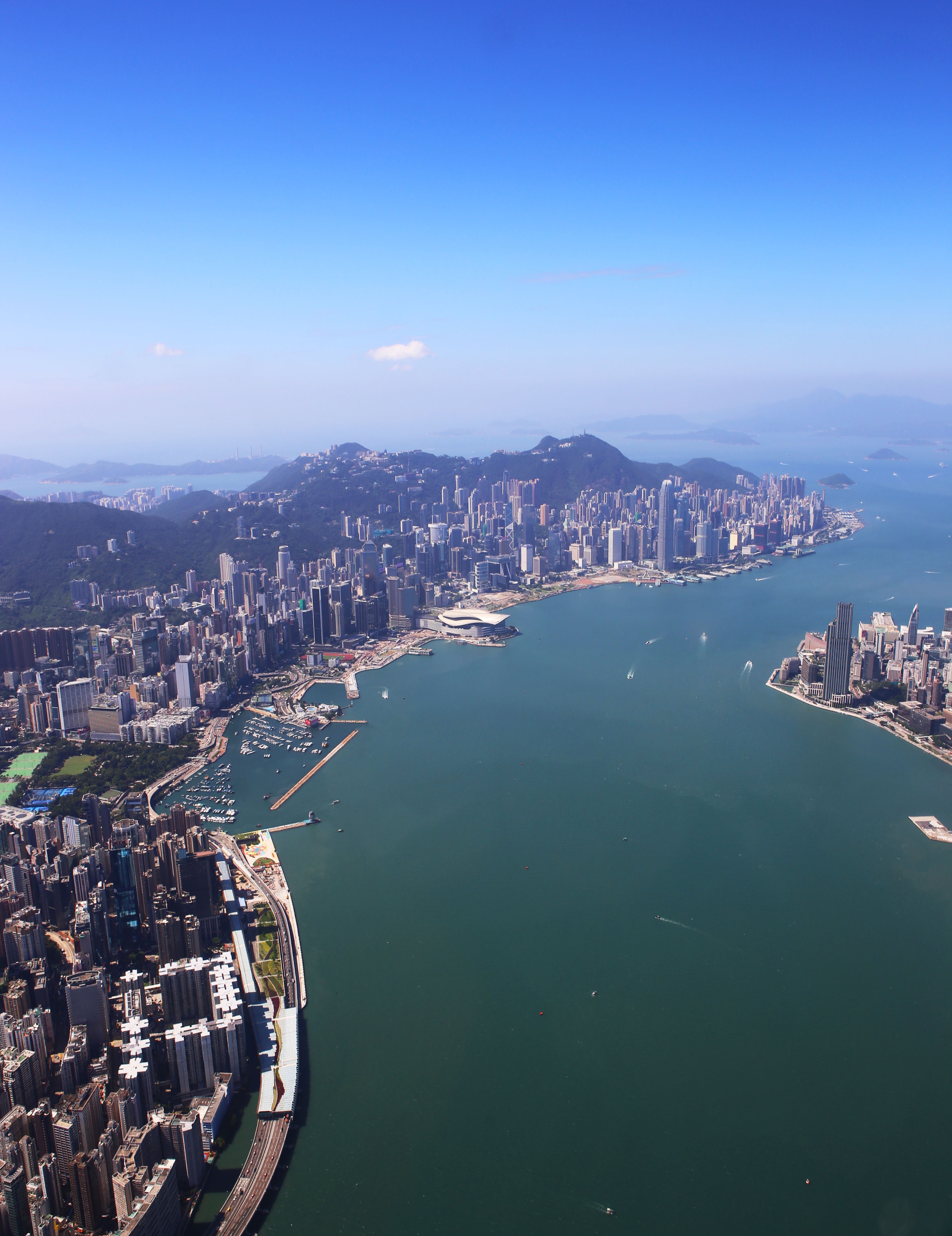 Hong Kong Island Victoria Harbor Tour (Flight Shared)