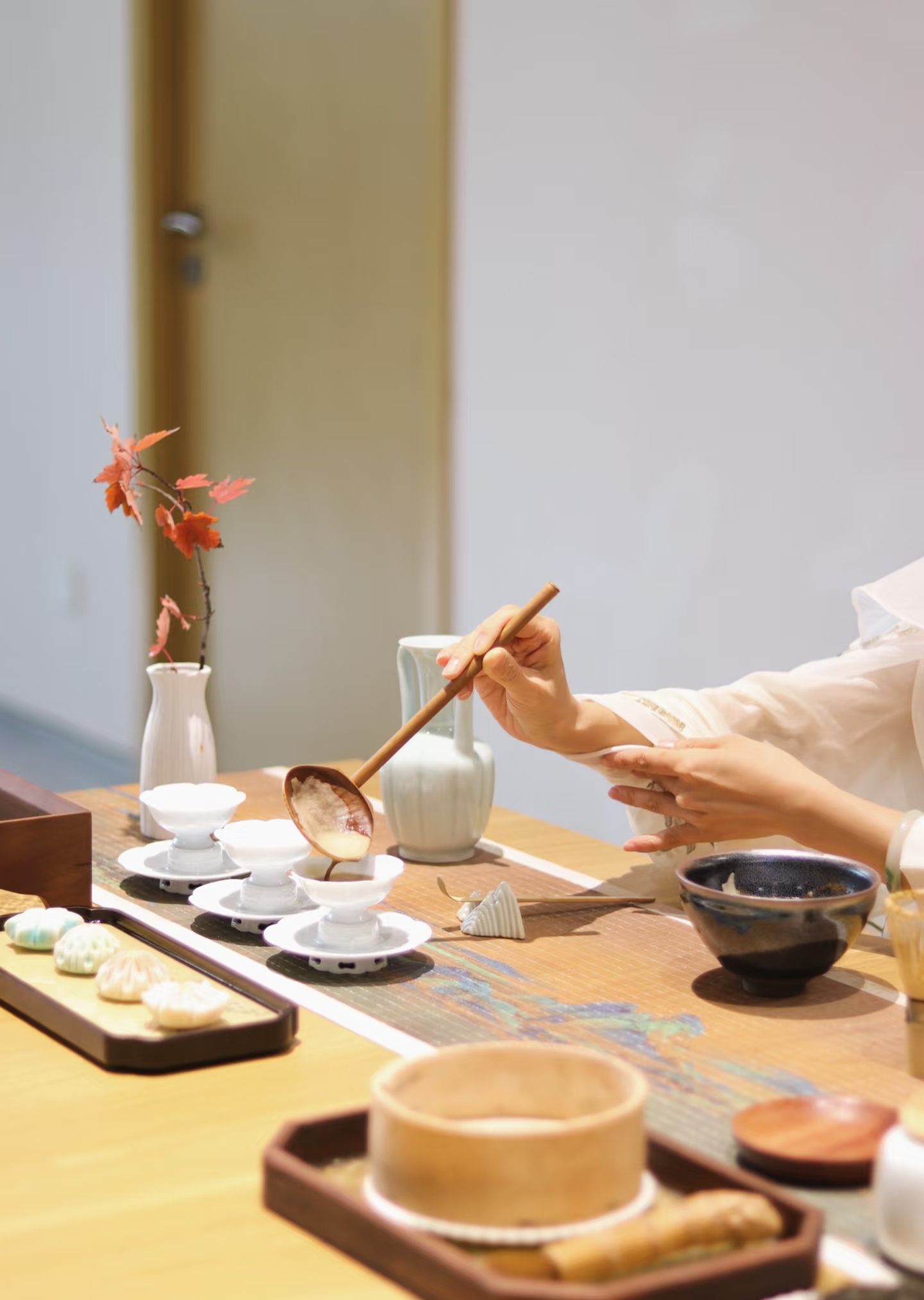 One-day tour of Shanghai's best attractions (Yu Garden + The Bund + Jade Buddha Temple + Tea Tasting Experience)