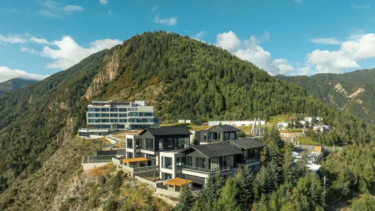 天空之城懸崖飯店-住進風景裡
體驗真正的“雲繞川西”
