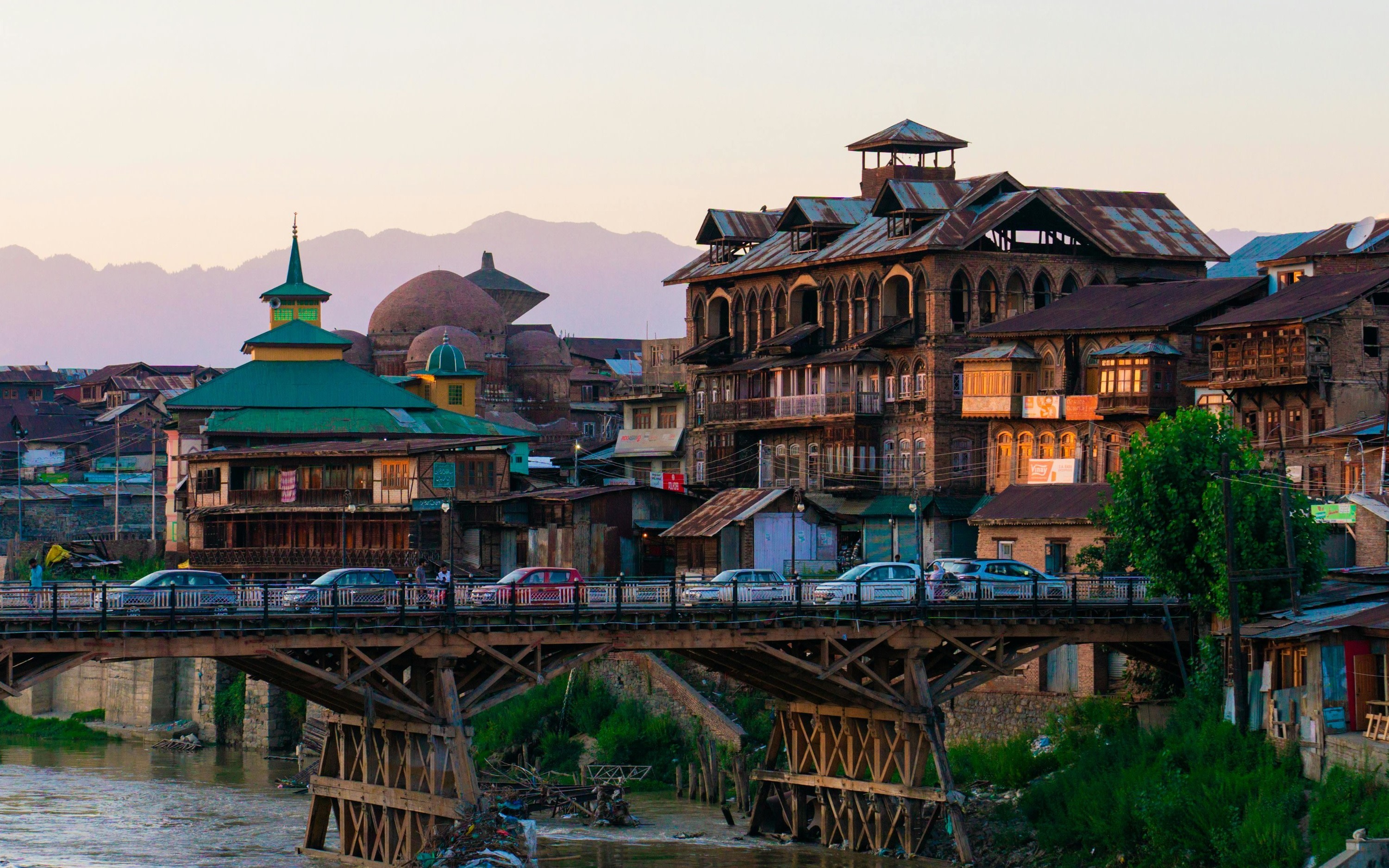 Srinagar Heritage Walk: Old City Guided Tour with Kashmiri Kehwa Tea