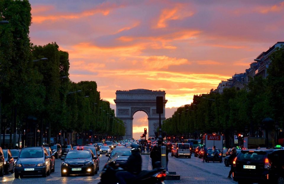 Paris Highlights self-guided walking tour 