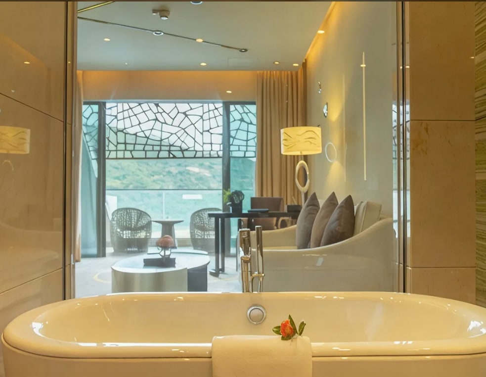 Sea View Suite Reference Image
