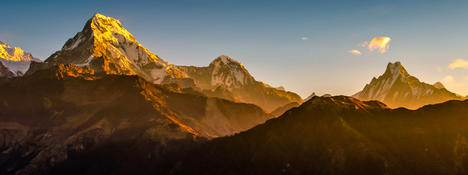 Sunrise over the himalayas as seen from Poon Hill 