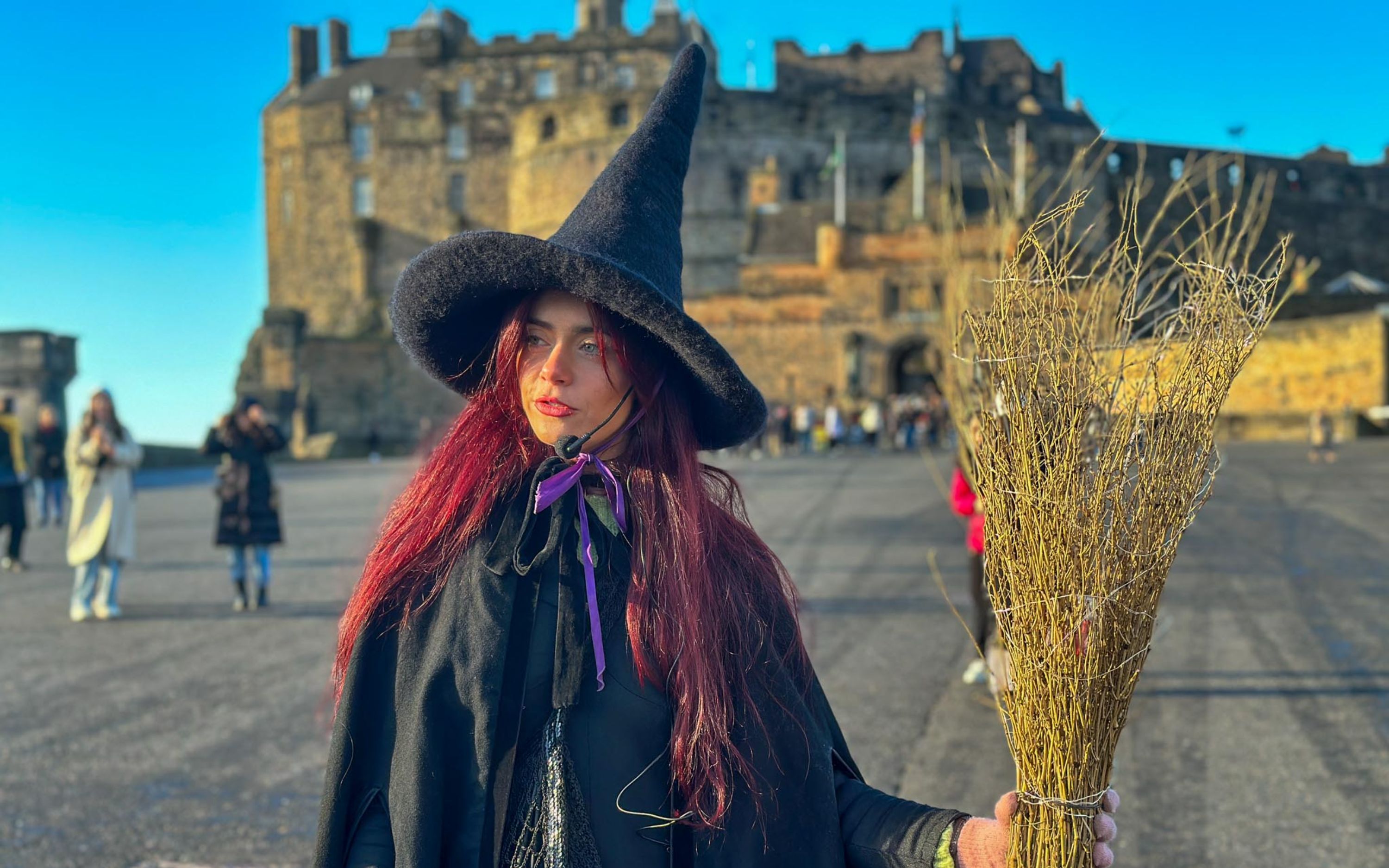 在引人入勝的導遊帶領下,深入瞭解那些被指控施行巫術的人的生活 在引人入勝的導遊帶領下,深入瞭解那些被指控施行巫術的人的生活