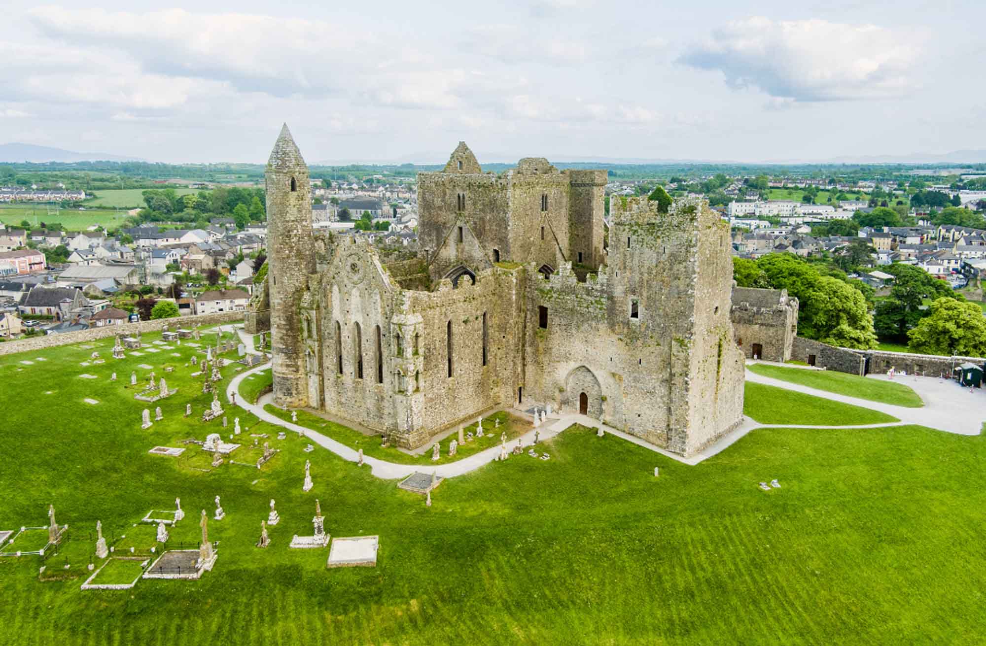 從都柏林出發，前往布拉尼城堡、卡舍爾岩石和卡希爾城堡一日遊