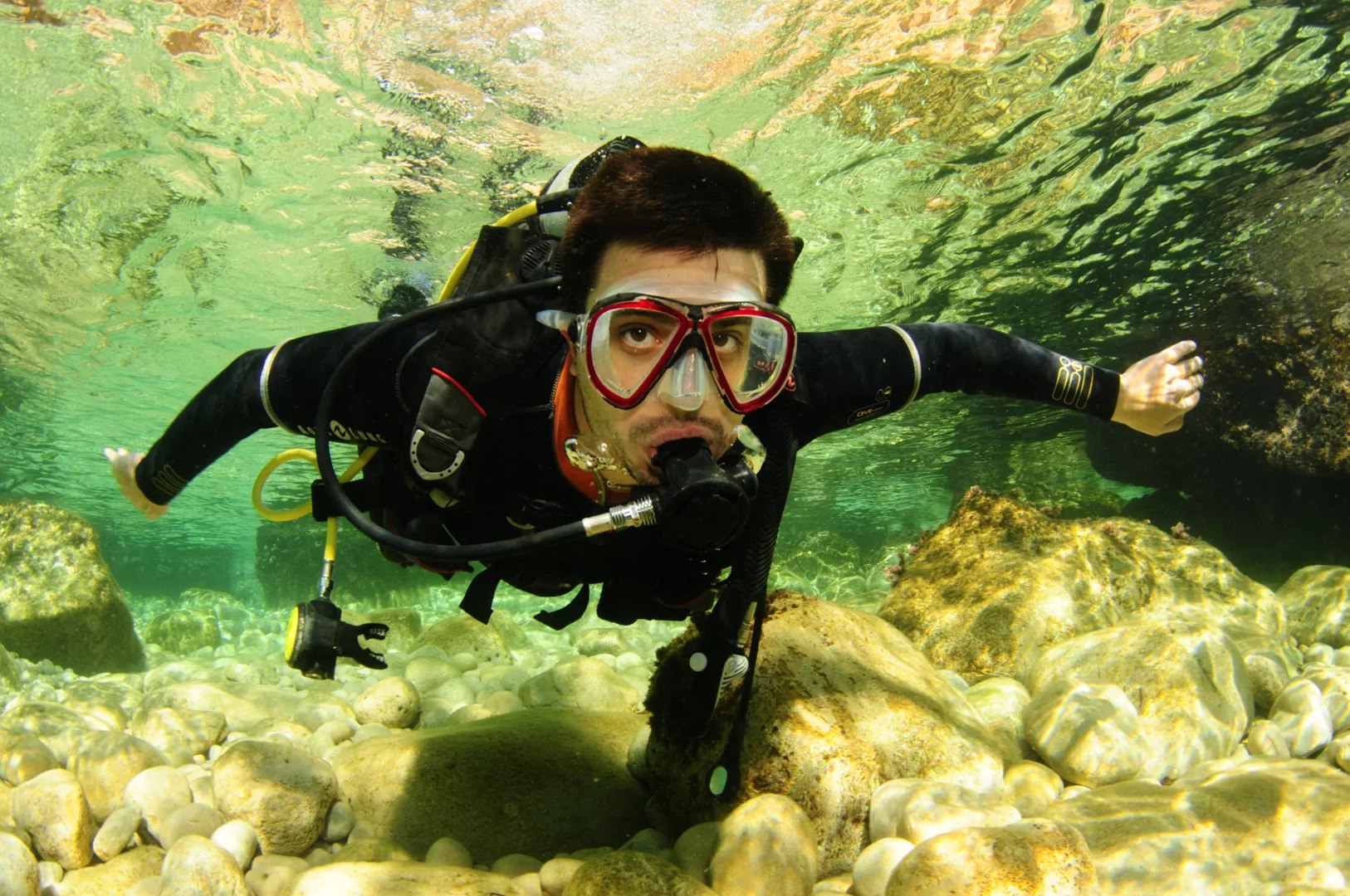 揭開伊維薩島的奇蹟：與 PADI 5* 中心一起探索水肺潛水員