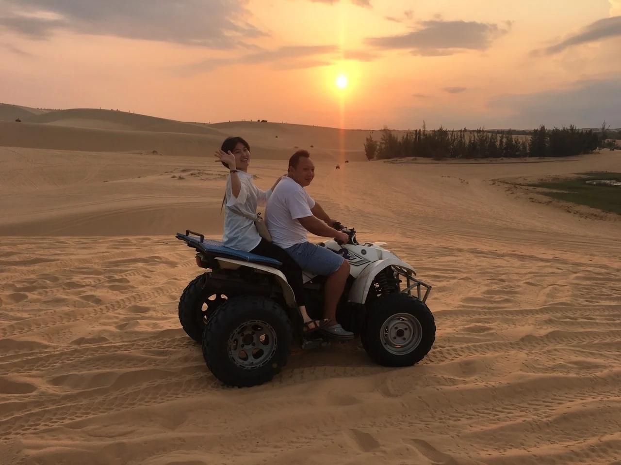 Mui Ne Private Jeep Tour with White Sand Dunes and Fairy Stream