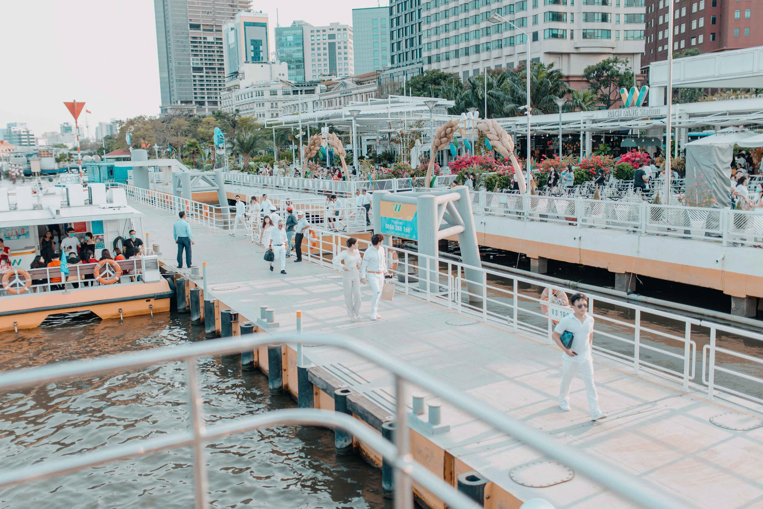 ROS Luxury Yacht Dinner & Sightseeing on Saigon River