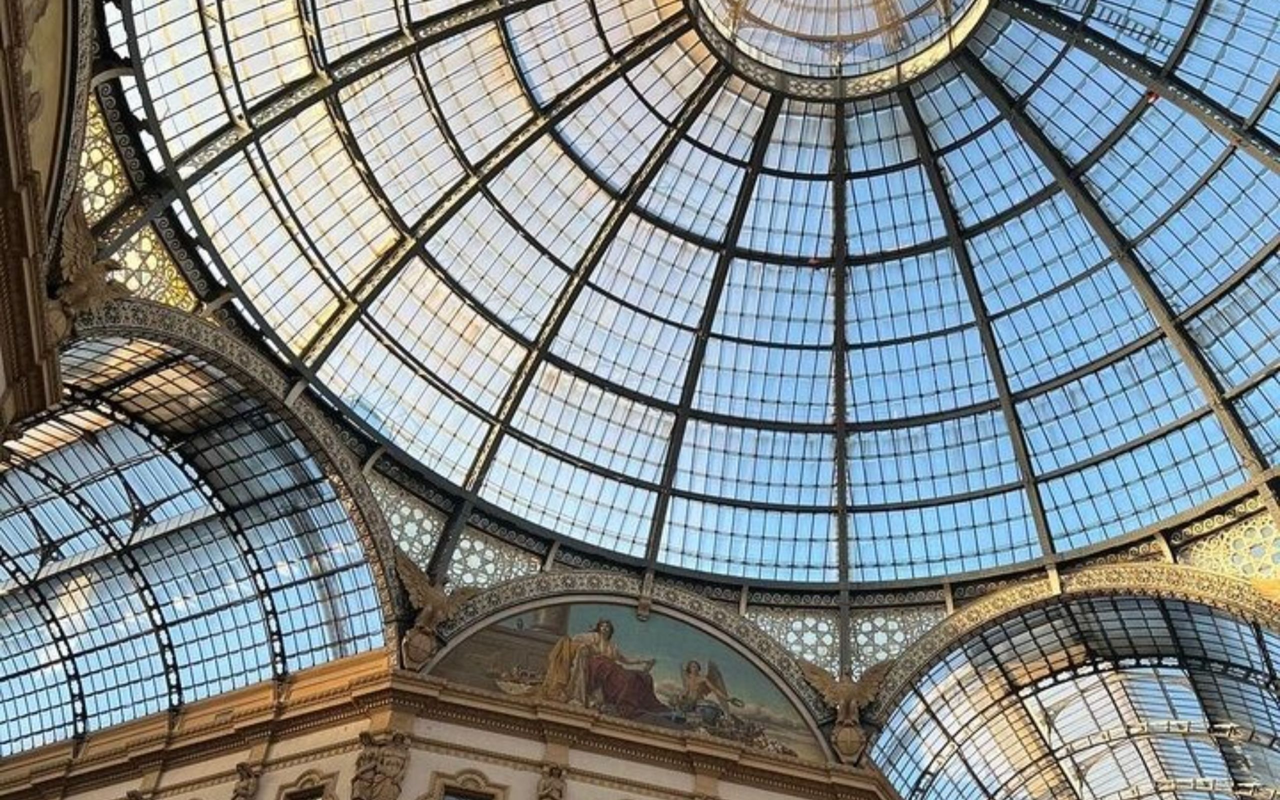 親眼見證米蘭的購物及美食天堂——艾曼紐二世迴廊令人驚嘆的玻璃穹頂