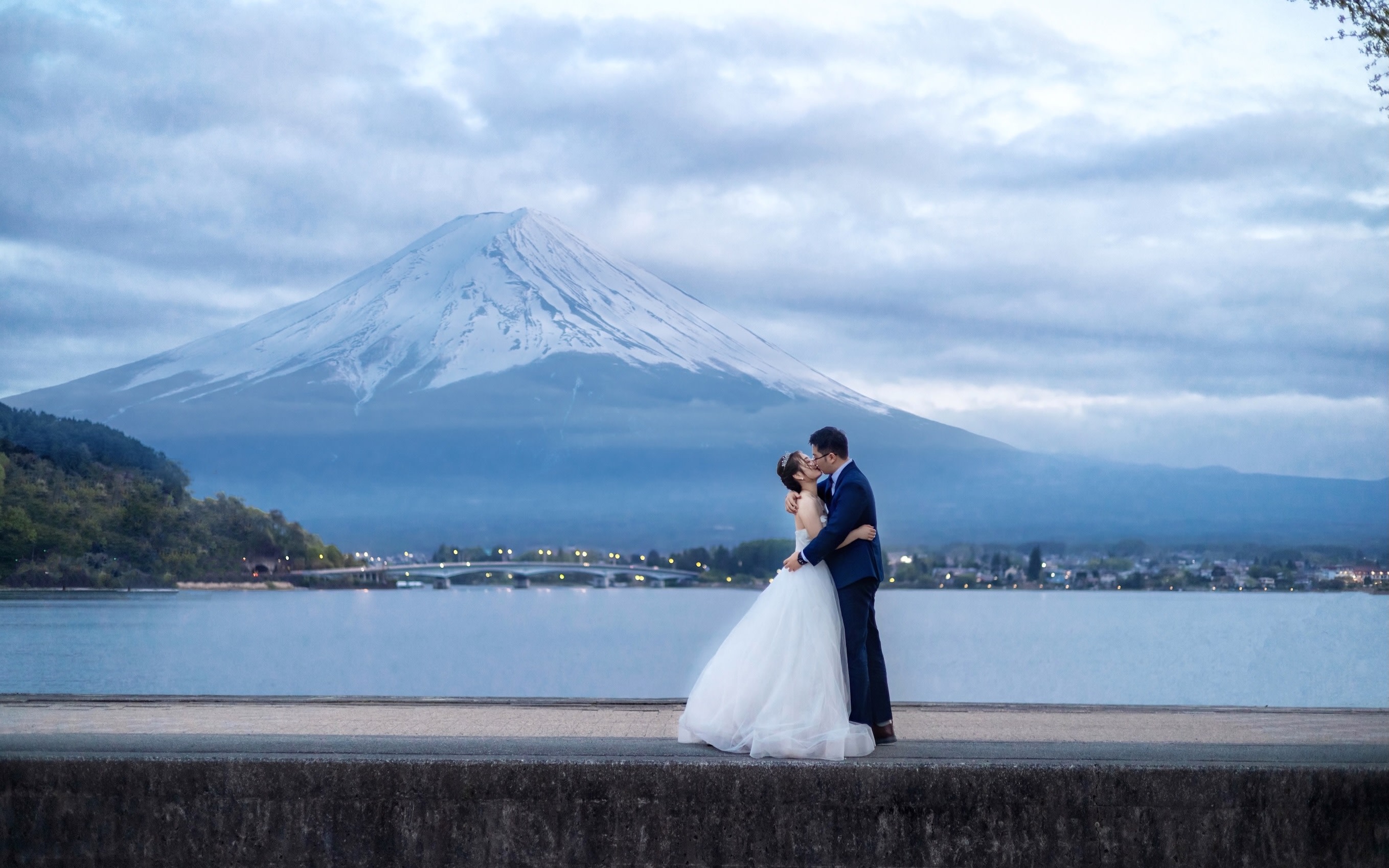 Tokyo & Mount Fuji: Wedding dress & kimono photo shoot