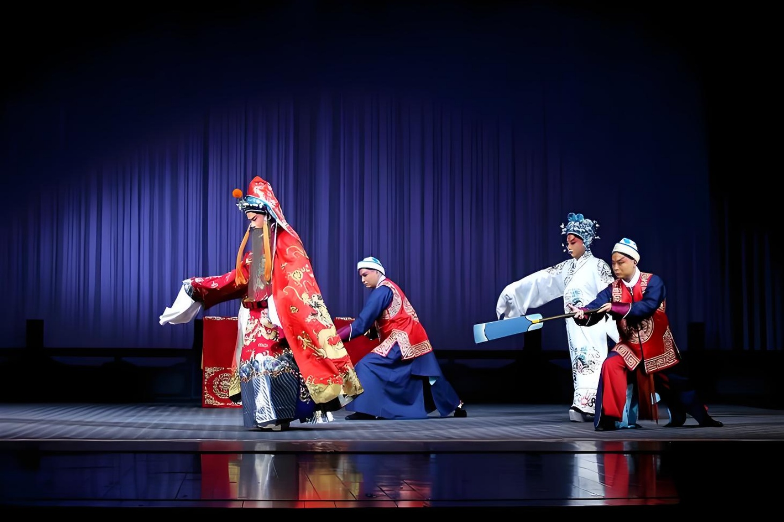 Tour the capital, watch Peking opera, eat roast duck, see giant pandas, and taste special food attractions