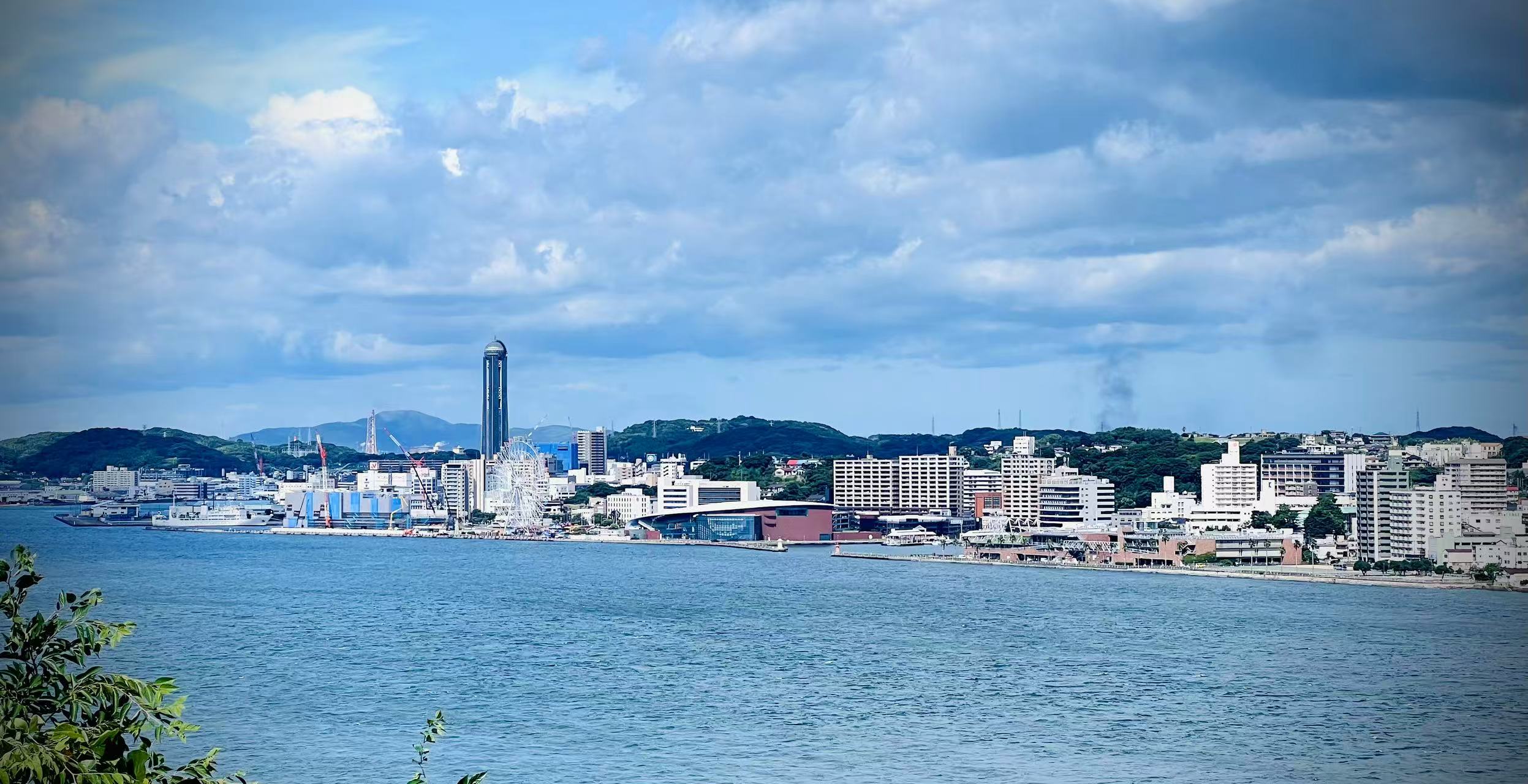 和布刈 PA 可以欣賞関門海峽美景，海峽兩岸的城市風光、來往的船隻以及變幻的海景都能讓人陶醉其中。