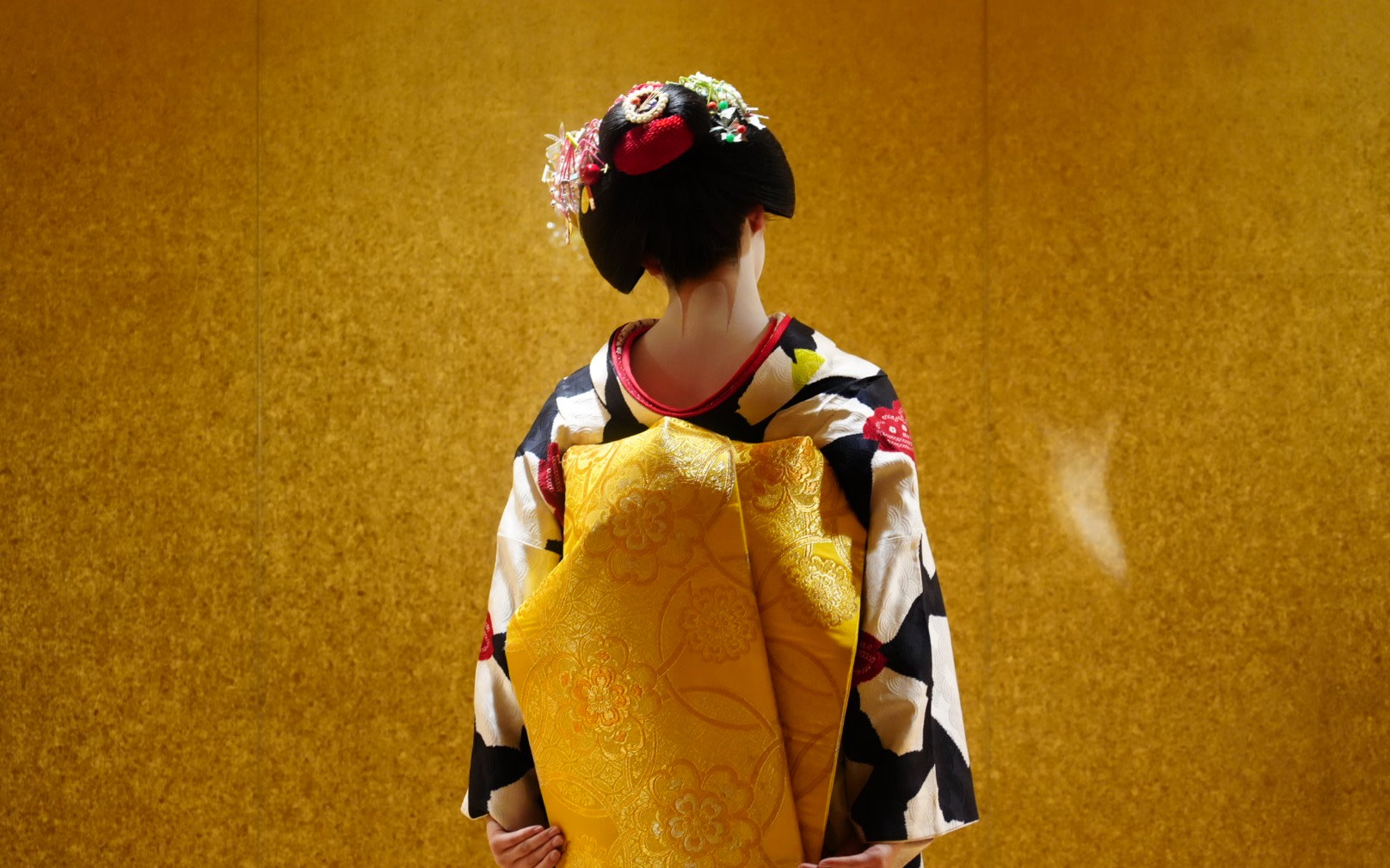 One Hour Geisha Show In Kyoto at Maiko Theater