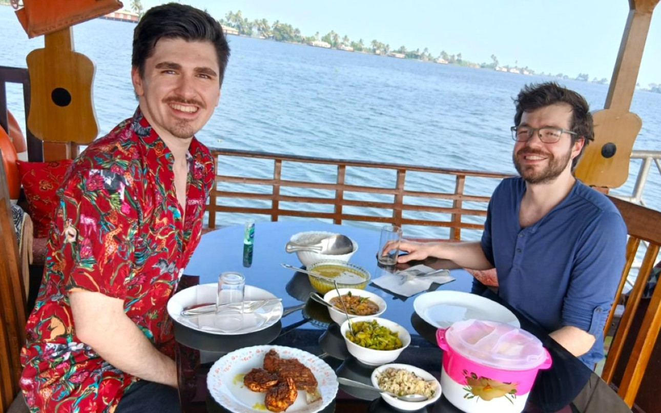 From Kochi: Alleppey Overnight Houseboat Cruise With Meals