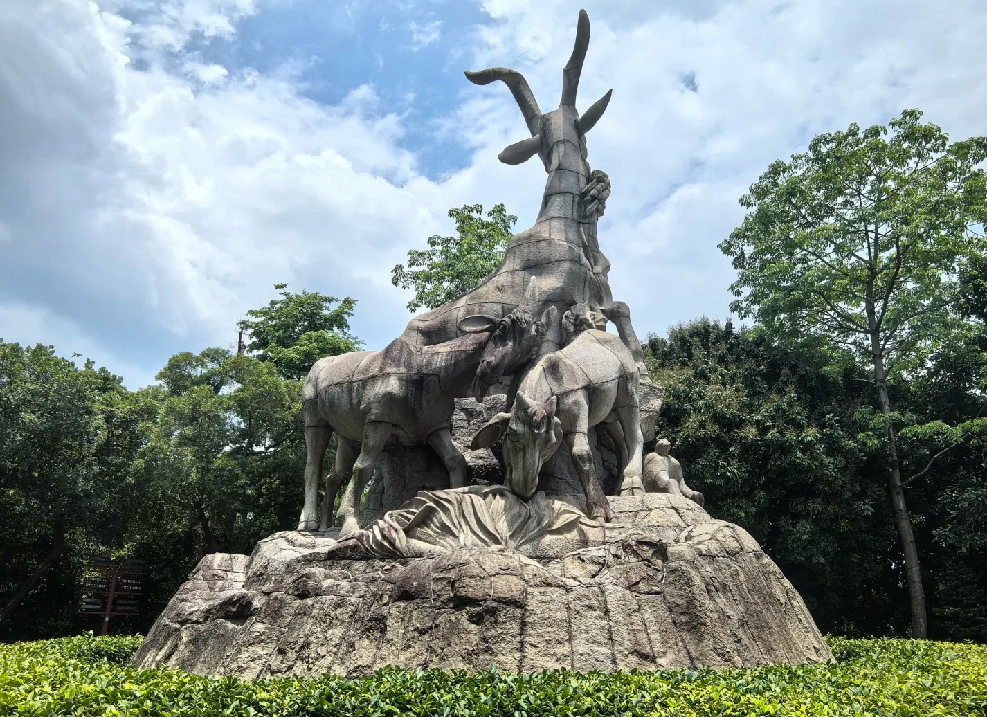 Shamian Island: An international architecture museum, step across Europe and Asia.