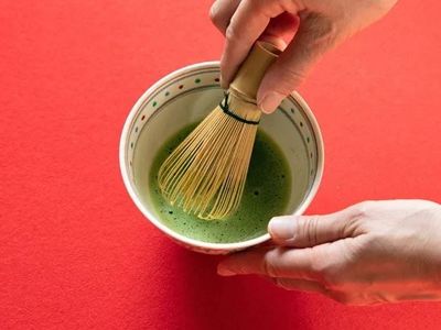 In the tea ceremony, it means that the person performing the tea ceremony will treat every guest who comes to taste tea with sincerity and courtesy, with the feeling of "it's rare to see each other, so we should cherish each other". A person may only meet