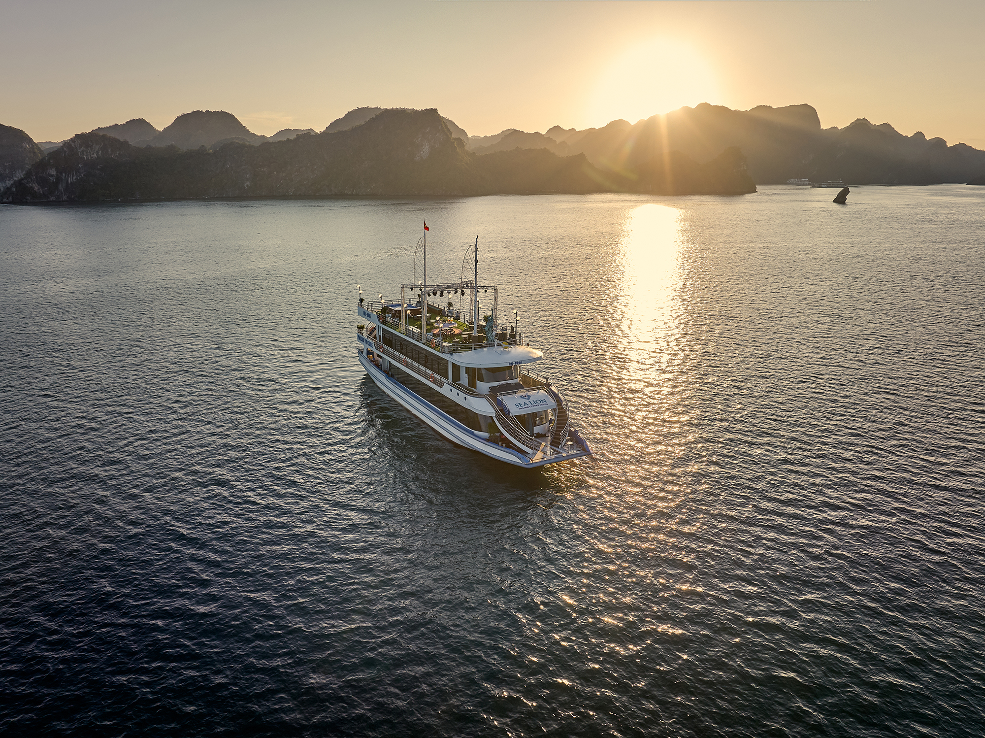 [路線二] 下龍灣 (Ha Long Bay) 五星級海獅號豪華遊輪一日遊