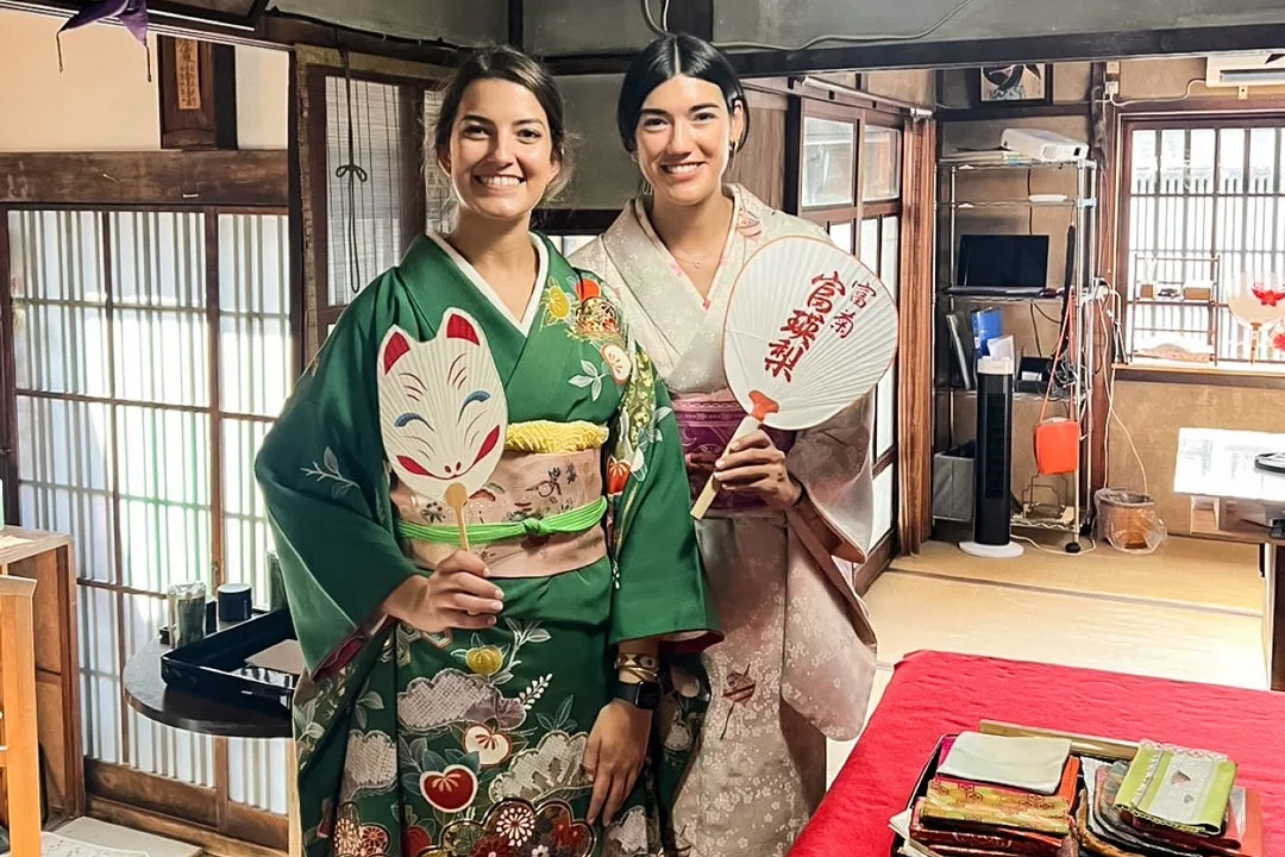 Kyoto Table-Style Tea Ceremony at a 100-Year-Old Wooden Townhouse
