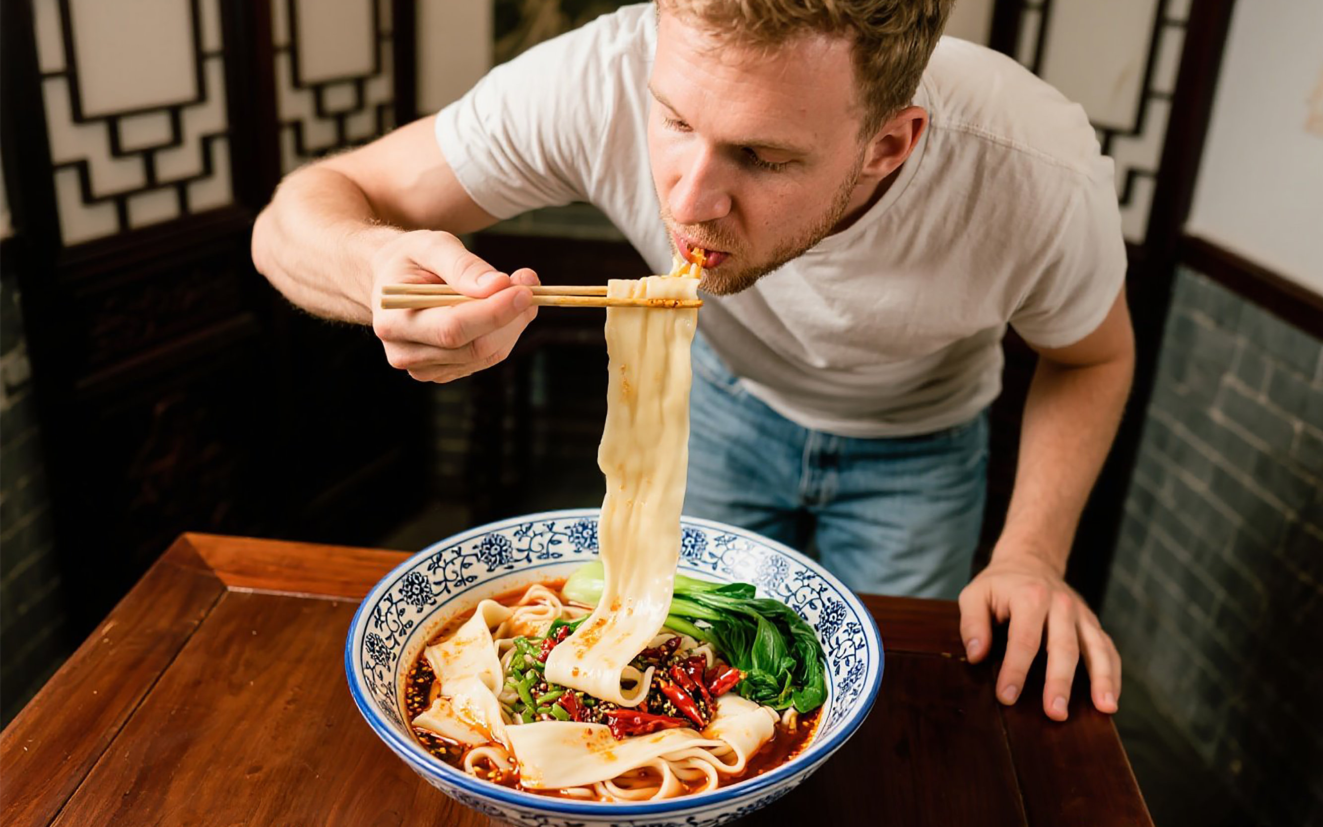 Xi'an Terracotta Army of Emperor Qinshihuang + Lishan Garden + Authentic Biang Biang Noodles 1-Day Tour (Small Group of 15)