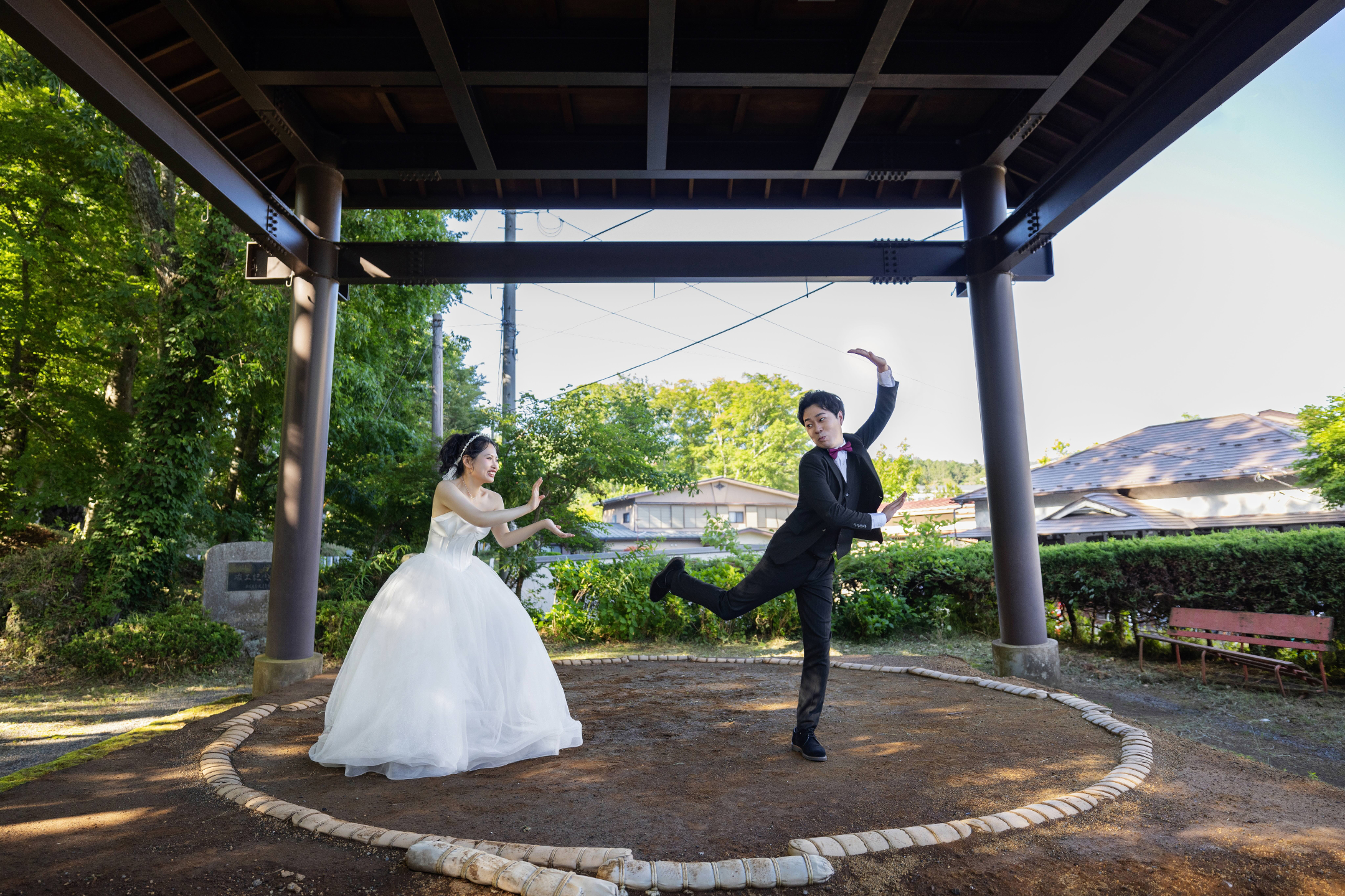 山中諏訪神社（Yamanaka Suwa Shrine）（需要攝影許可） - 歷史悠久的湖畔神社，提供以富士為主題的文化和精神肖像