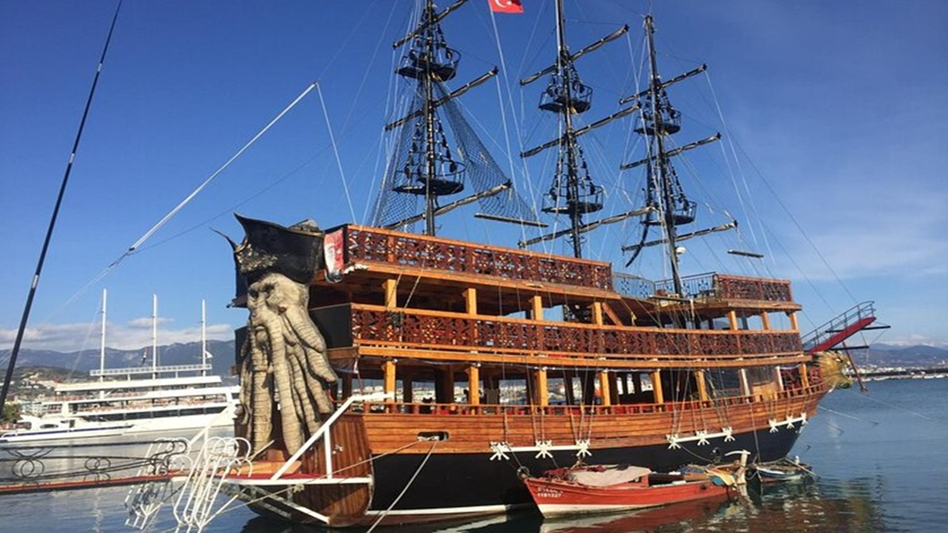 Alanya Luxury Pirate Boat Tour 