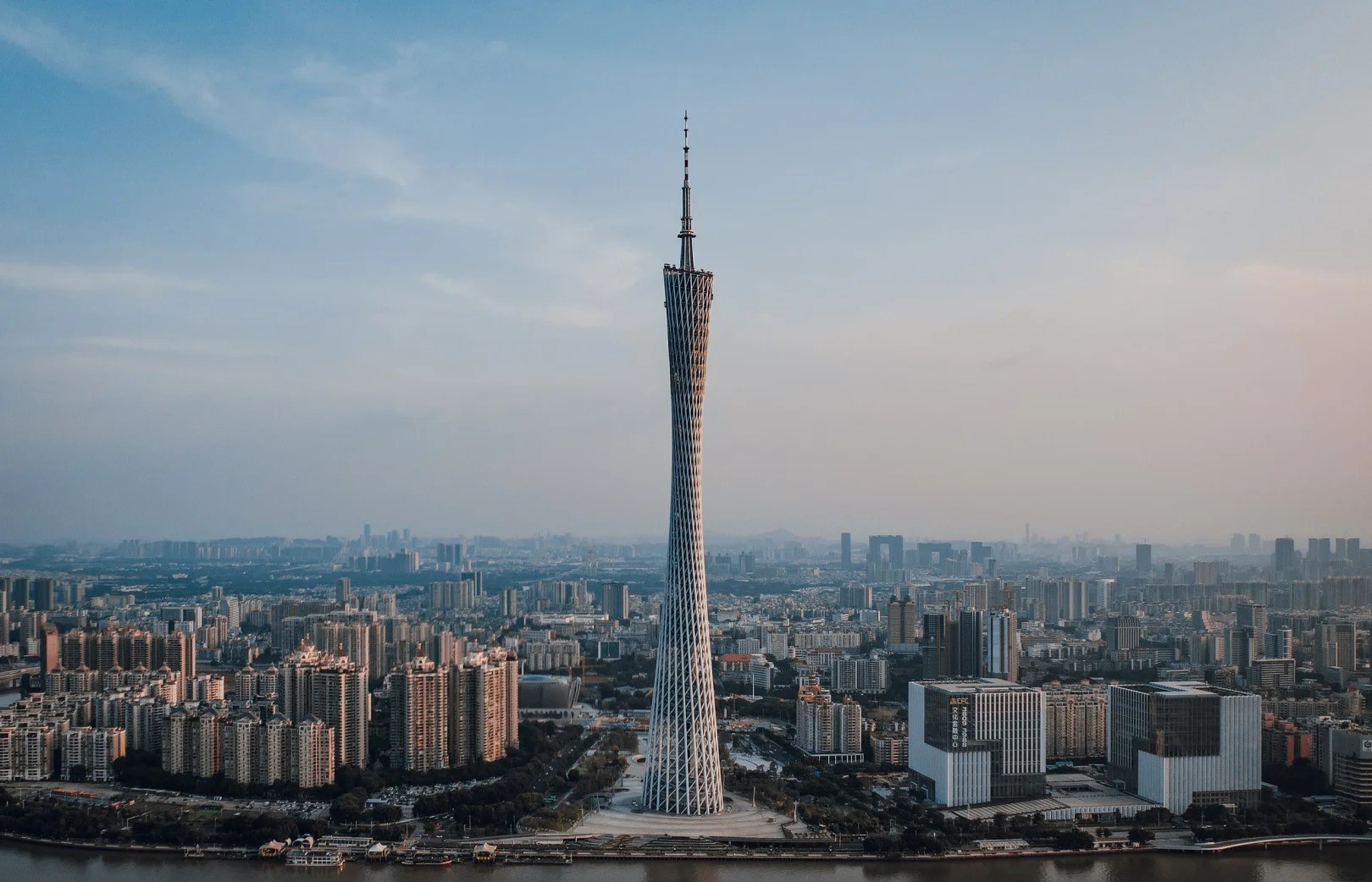 Guangdong Pure Enjoyment Half-Day Tour + Pearl River Night Cruise (Huacheng Square + Former Site of Whampoa Military Academy Memorial Hall + Chen Clan Academy + Pearl River Night Cruise + Guangzhou Round Trip)