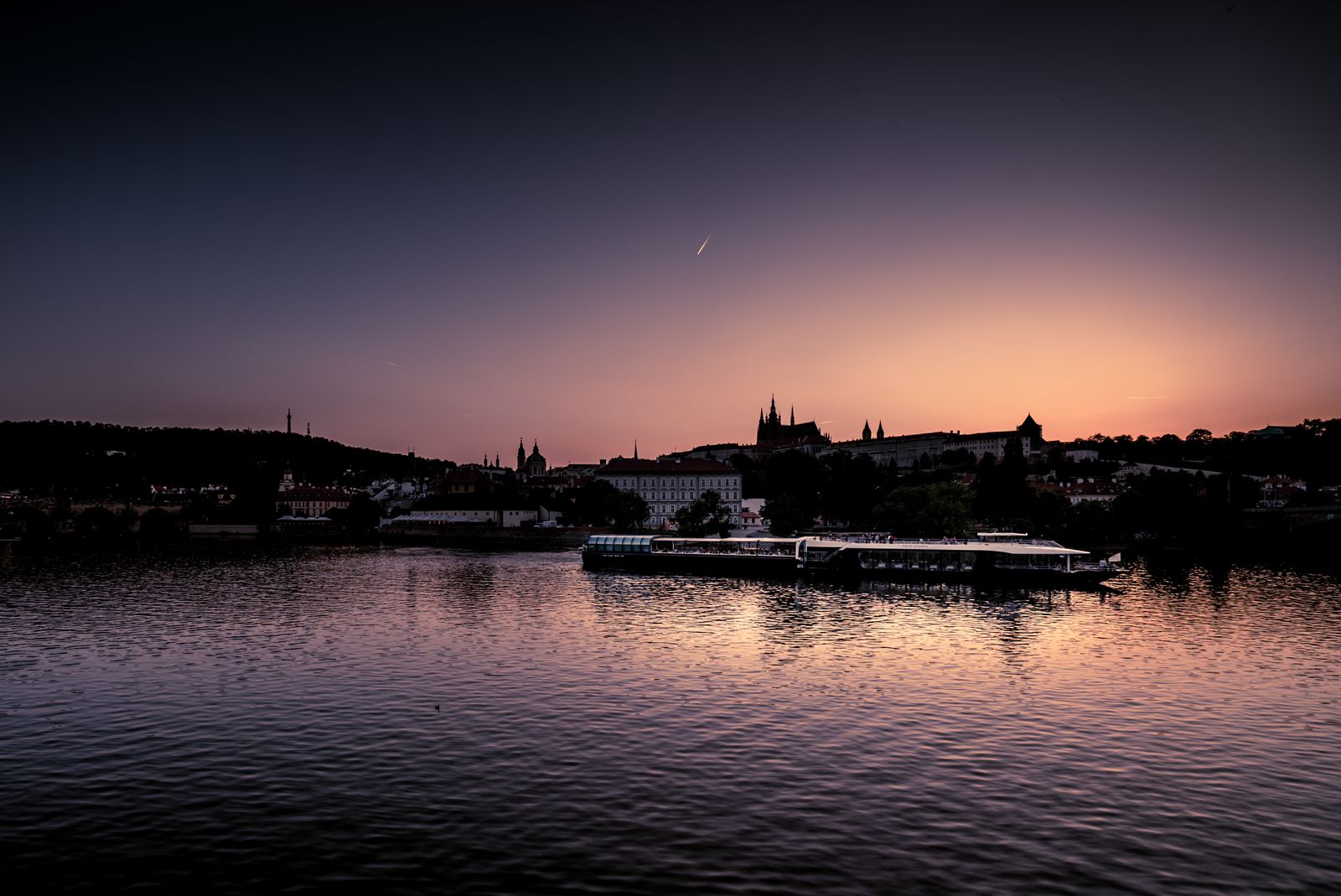 Prague Vltava River Sightseeing Dinner Cruise 