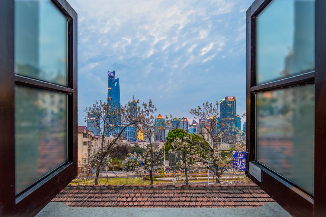 Qiancang Deluxe City View Suite