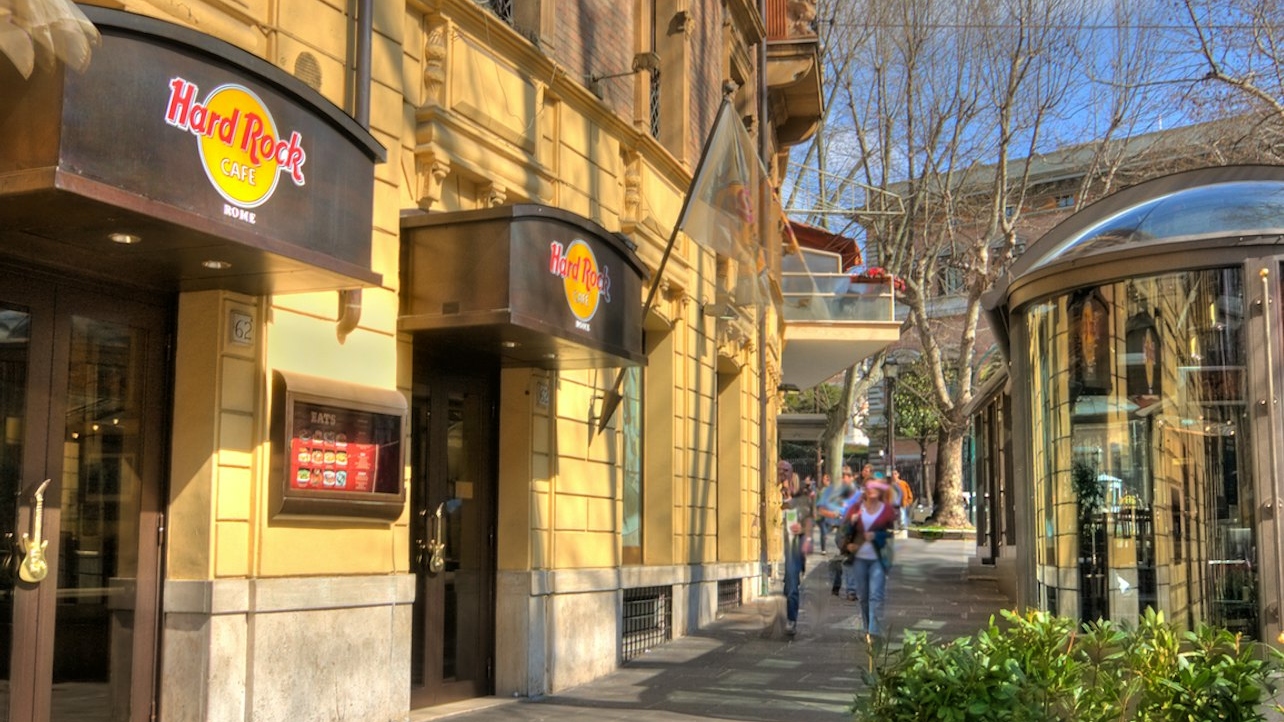 羅馬硬石餐廳用餐體驗 (Hard Rock Cafe dining experience in Rome)