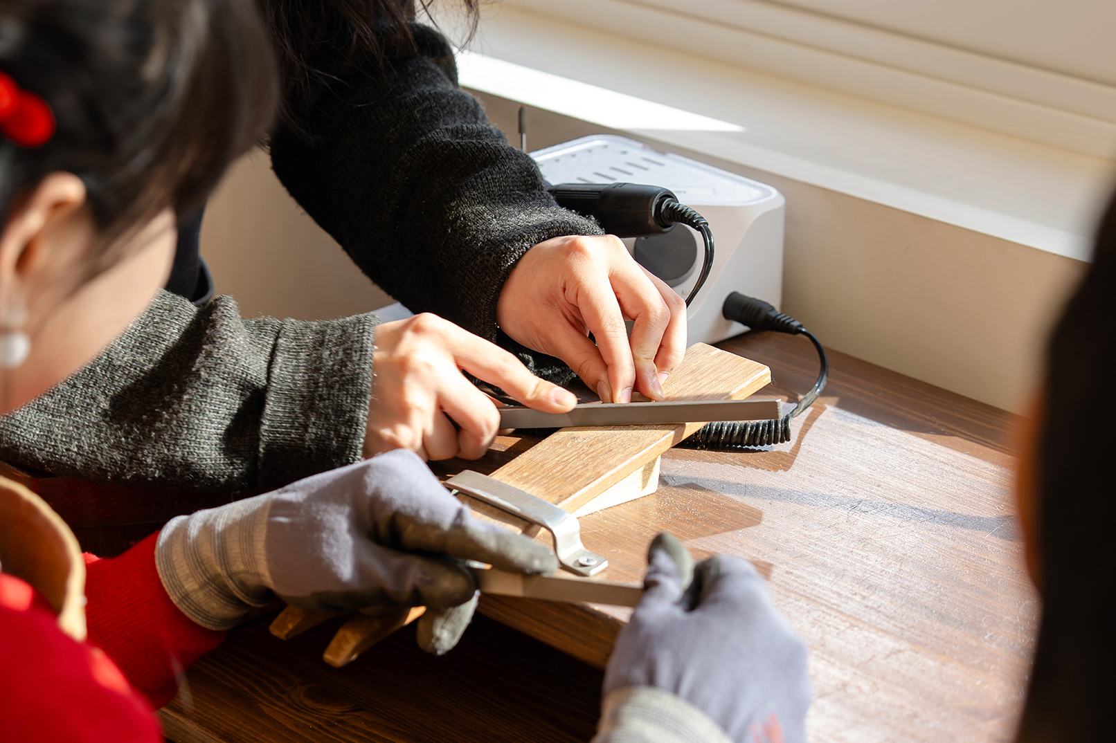 A staff member teaching how to craft the ring