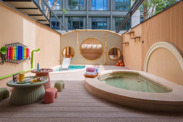 Showcase of the bathing area in the hotel room