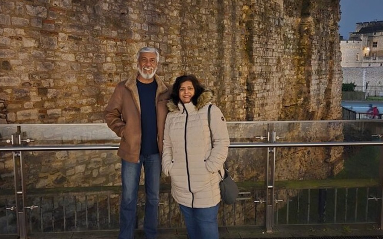 Discover the beauty of London’s streets illuminated with dazzling lights and history combined