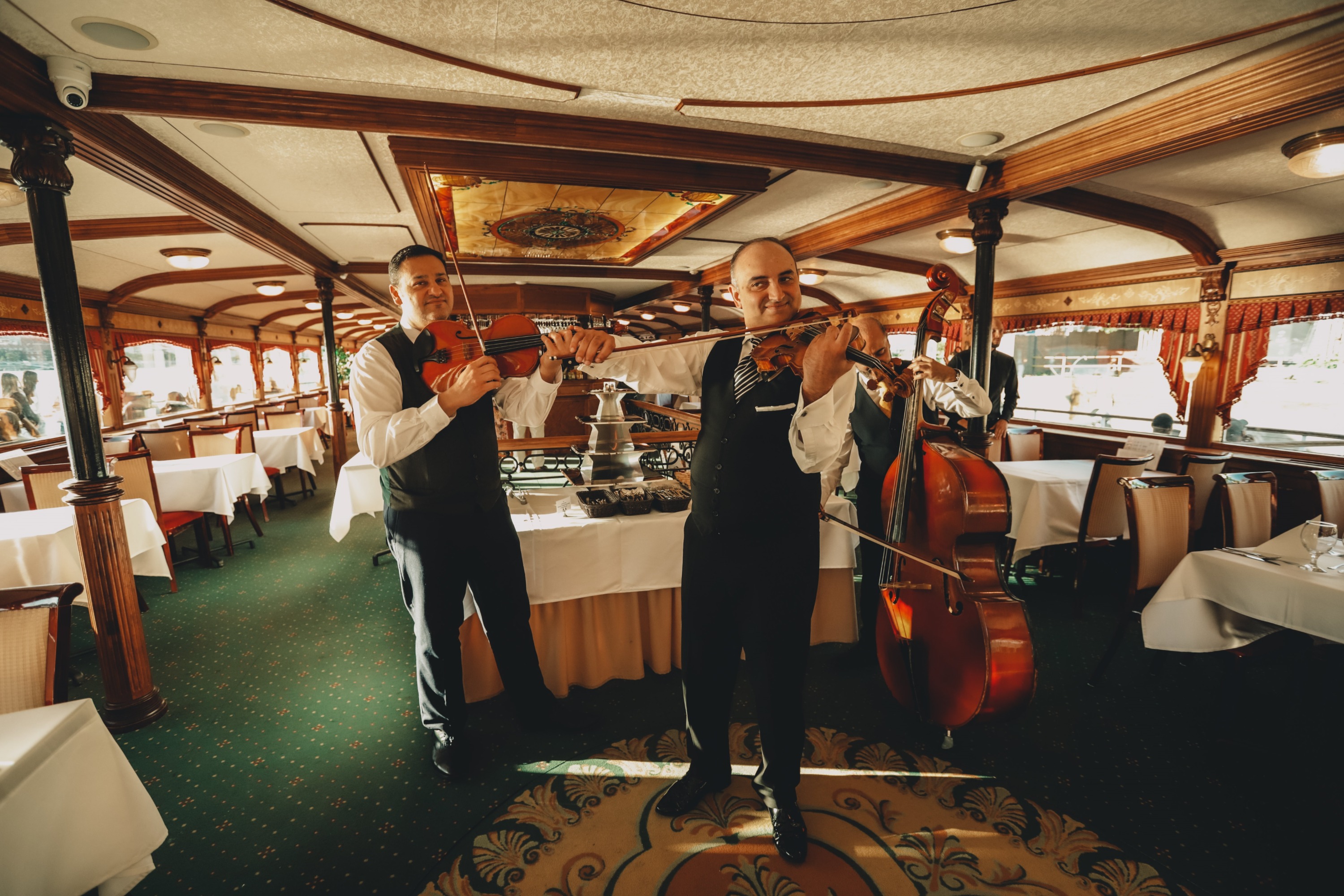 Budapest Danube 2-Hour Cruise Tour with Dinner and Live Music