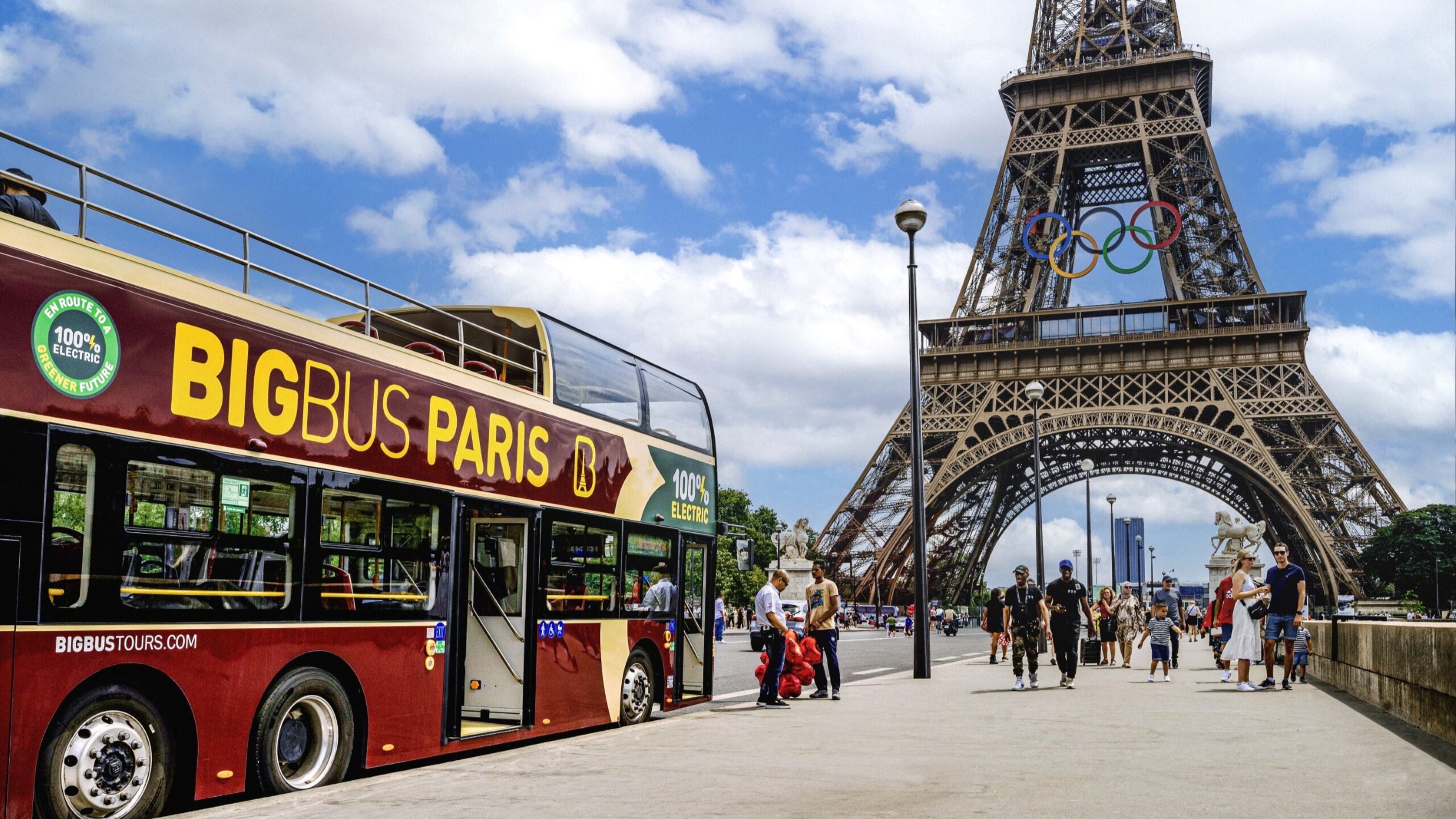 Hop-on hop-off bus with Arc de Triomphe ticket in Paris