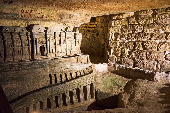 Paris Catacombs Tour: Semi-private VIP with Restricted Access