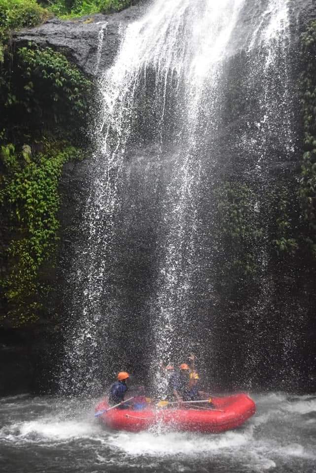 巴厘岛阿勇河漂流